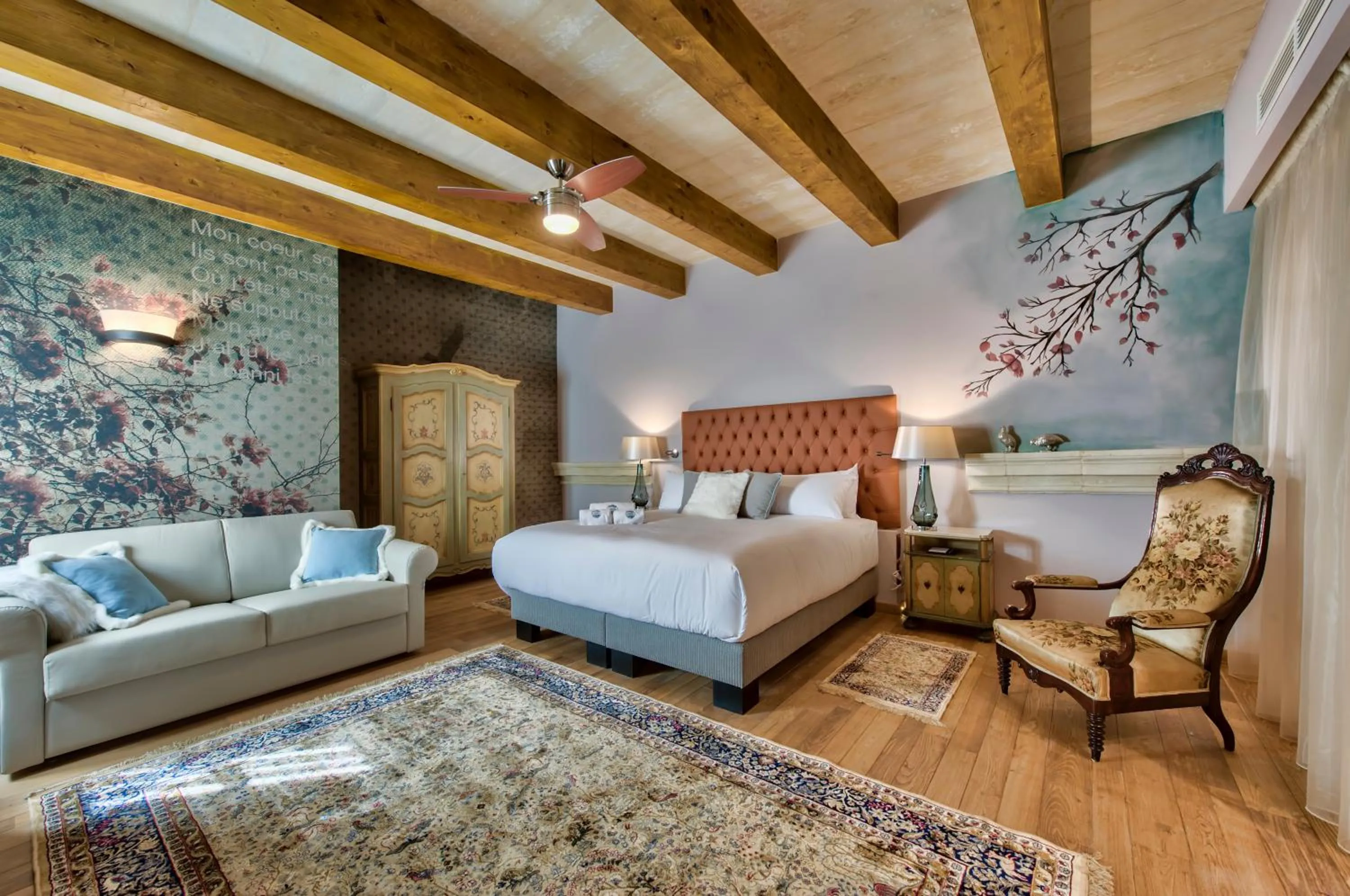 Photo of the whole room, Bed in Palazzo Consiglia - IK Collection