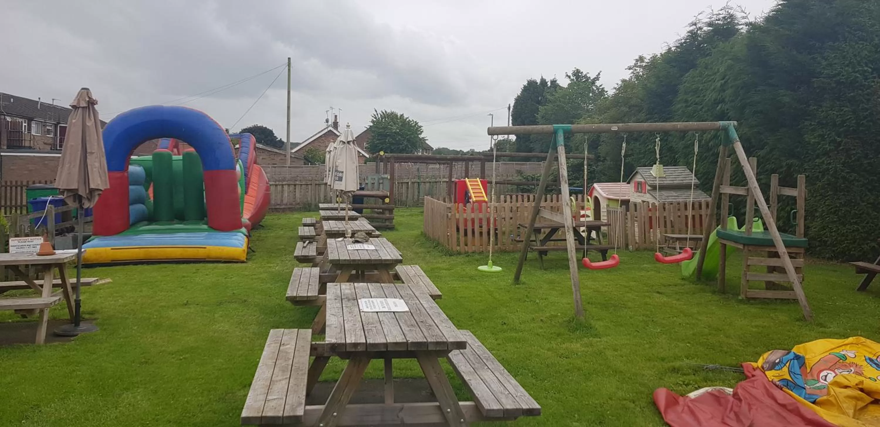 the jackdaw pub SELF CATERING STATIC CARAVAN free breakfast supplied