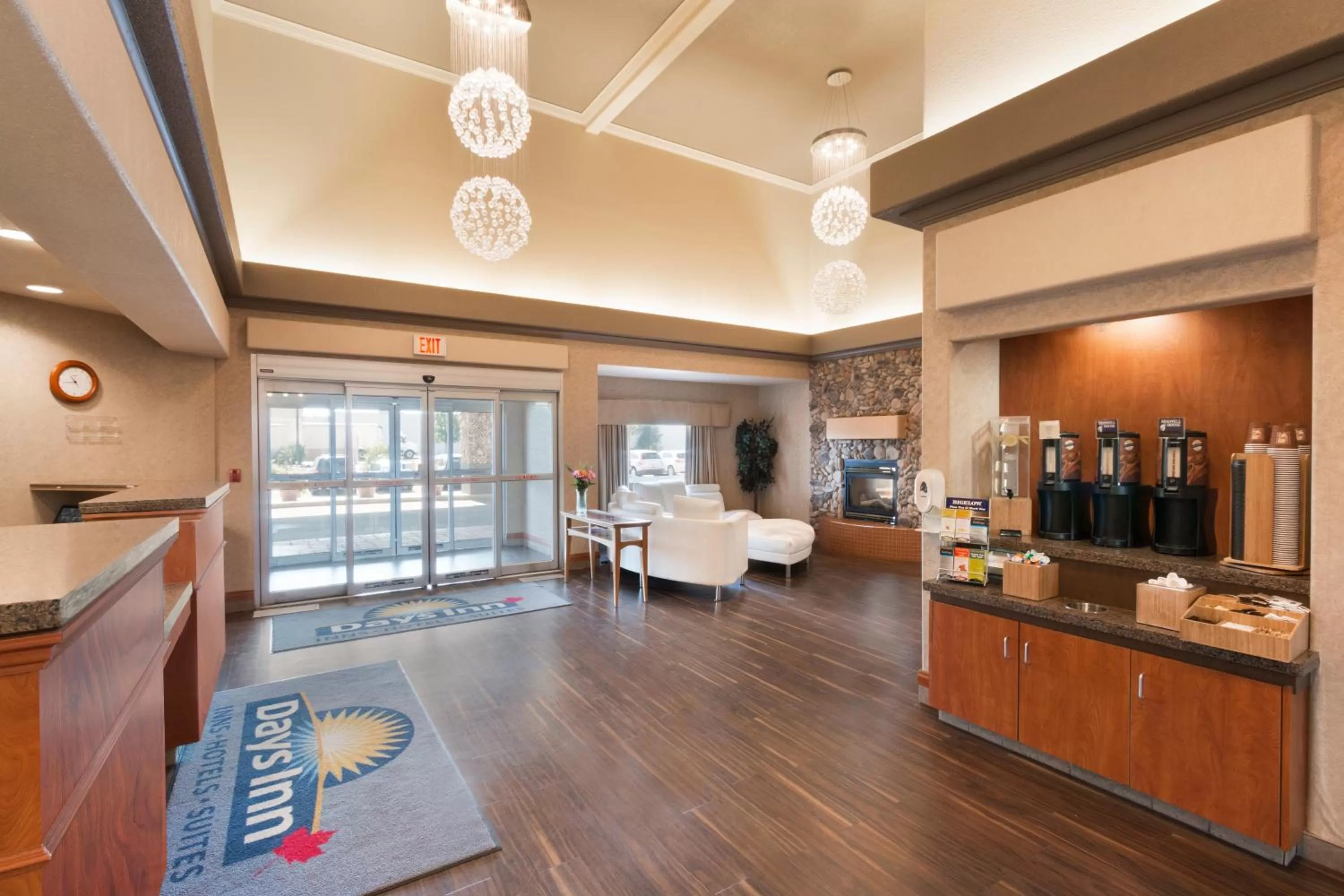 Coffee/tea facilities in Days Inn by Wyndham Medicine Hat