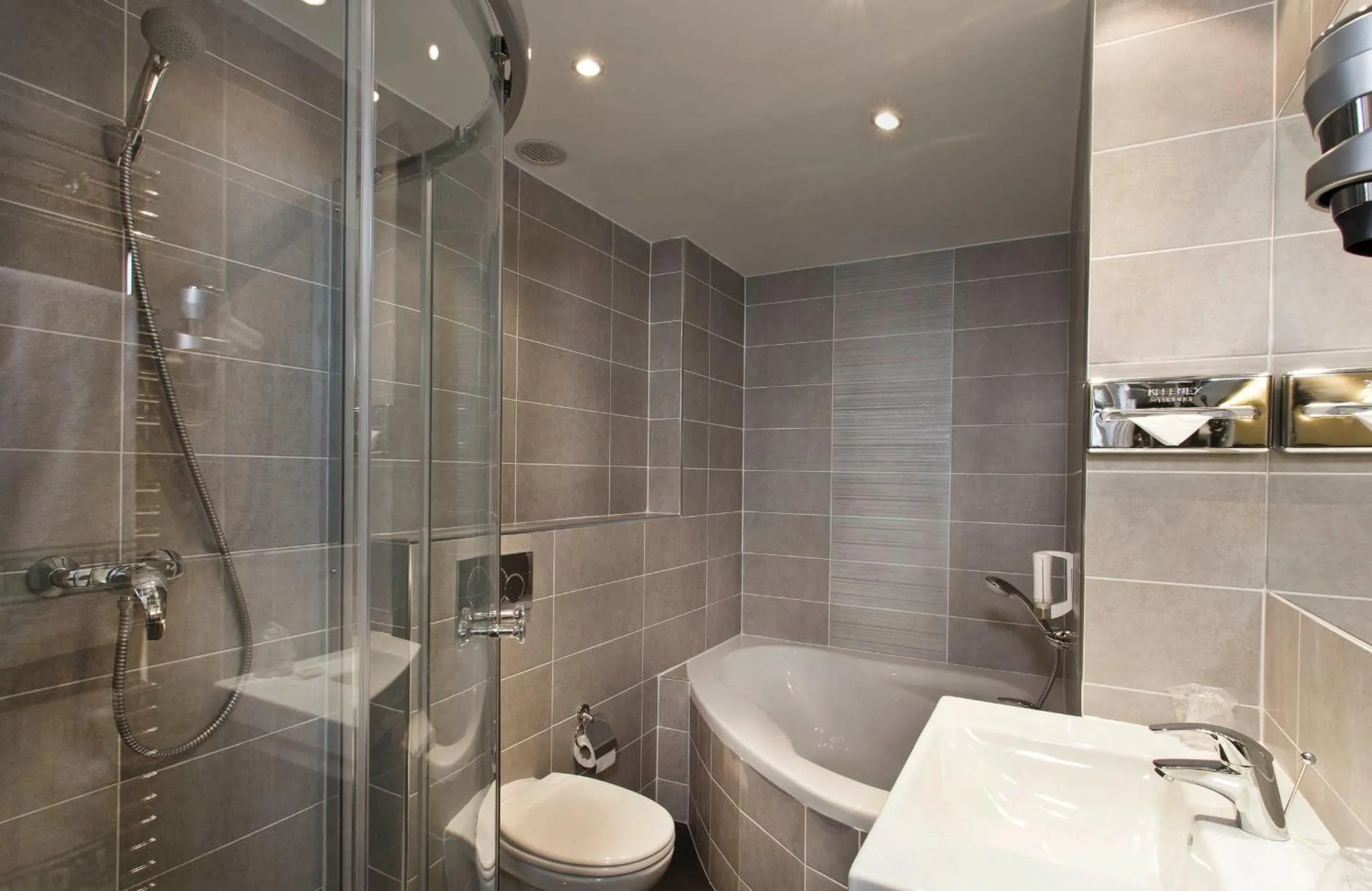 Bathroom in L'Ouest Hotel