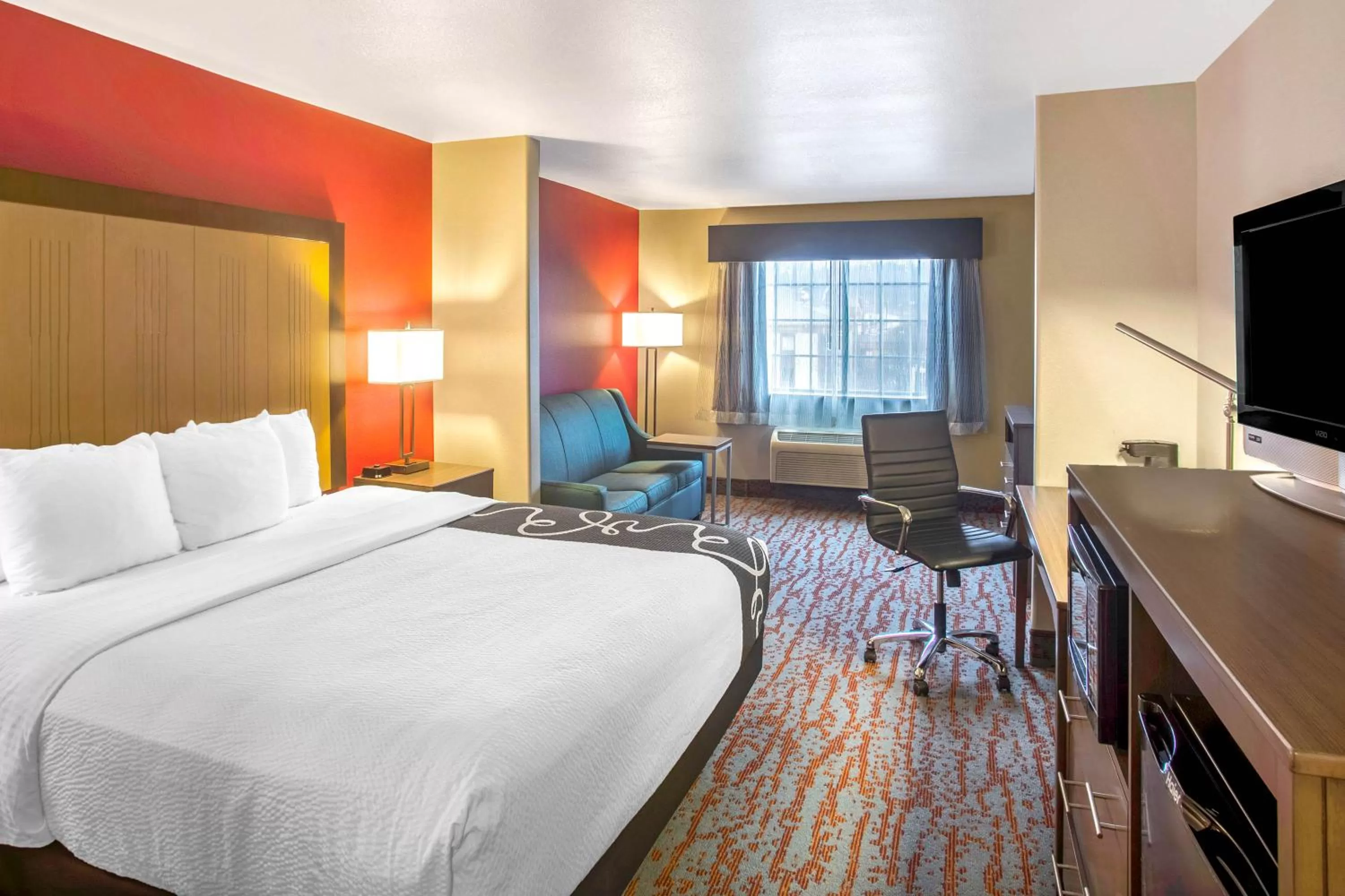 Bed in La Quinta by Wyndham Fort Smith