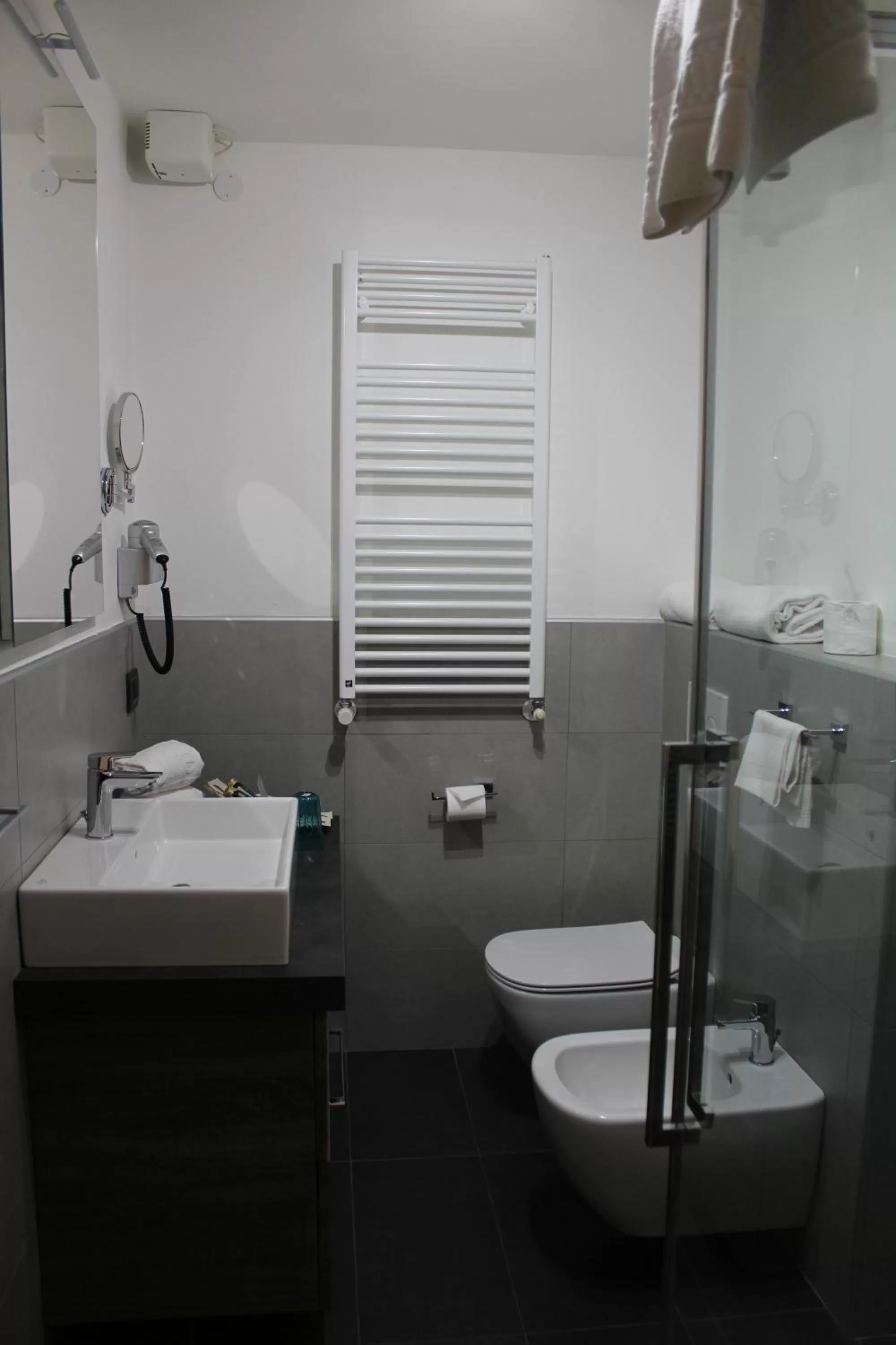 Photo of the whole room in Harmony Suite Hotel