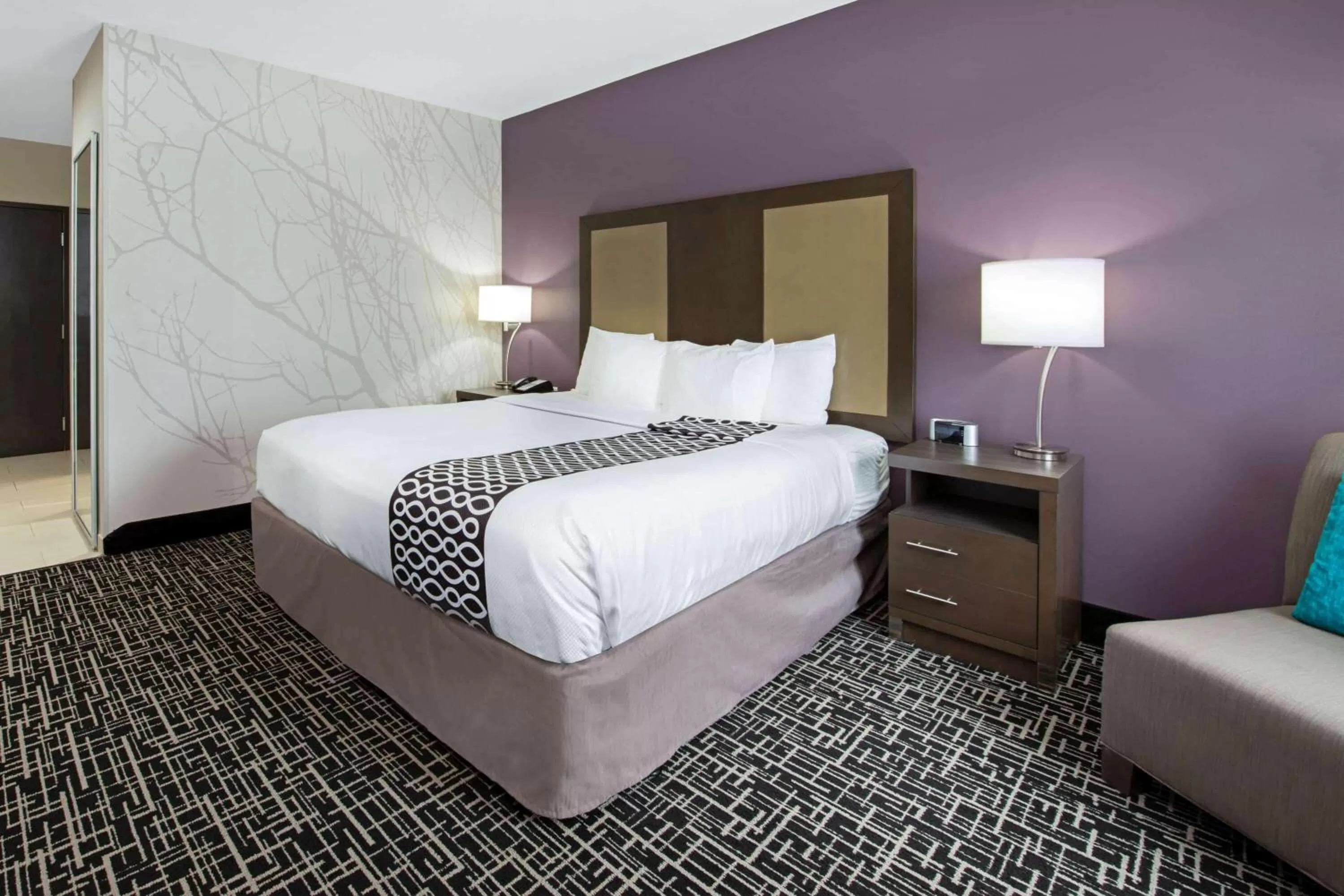 Photo of the whole room, Bed in La Quinta by Wyndham Lake Charles - Westlake