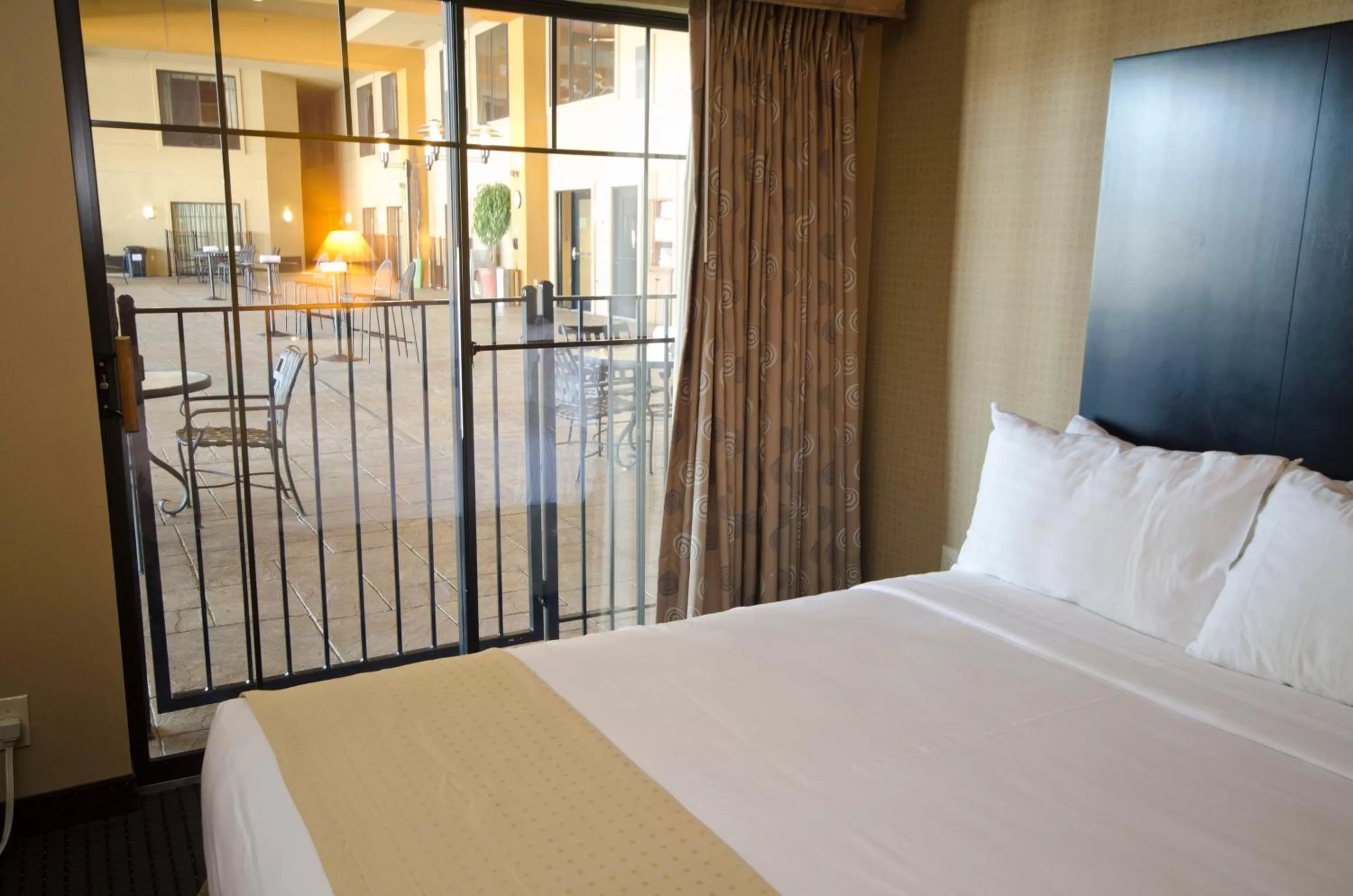 Photo of the whole room, Bed in Holiday Inn St. Paul Northeast - Lake Elmo by IHG