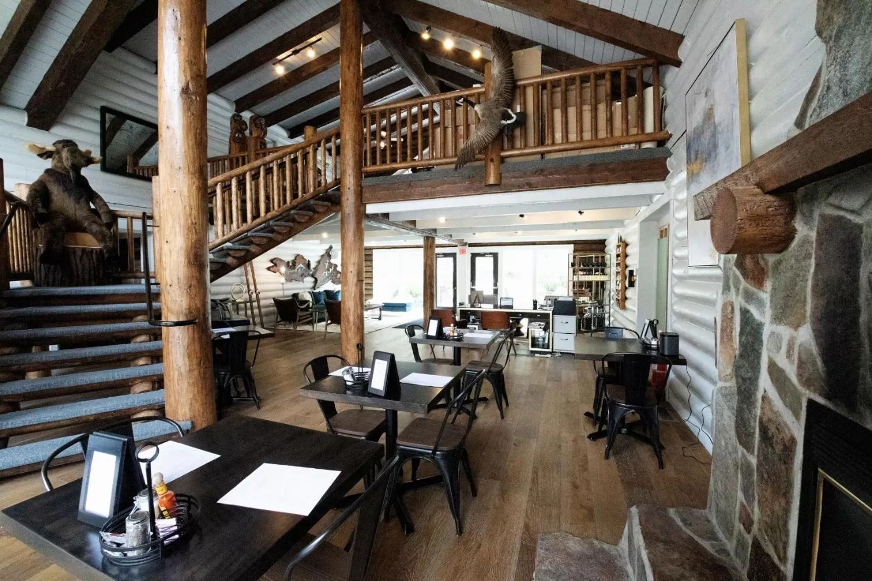 Restaurant/places to eat in Alaskan Inn and Spa