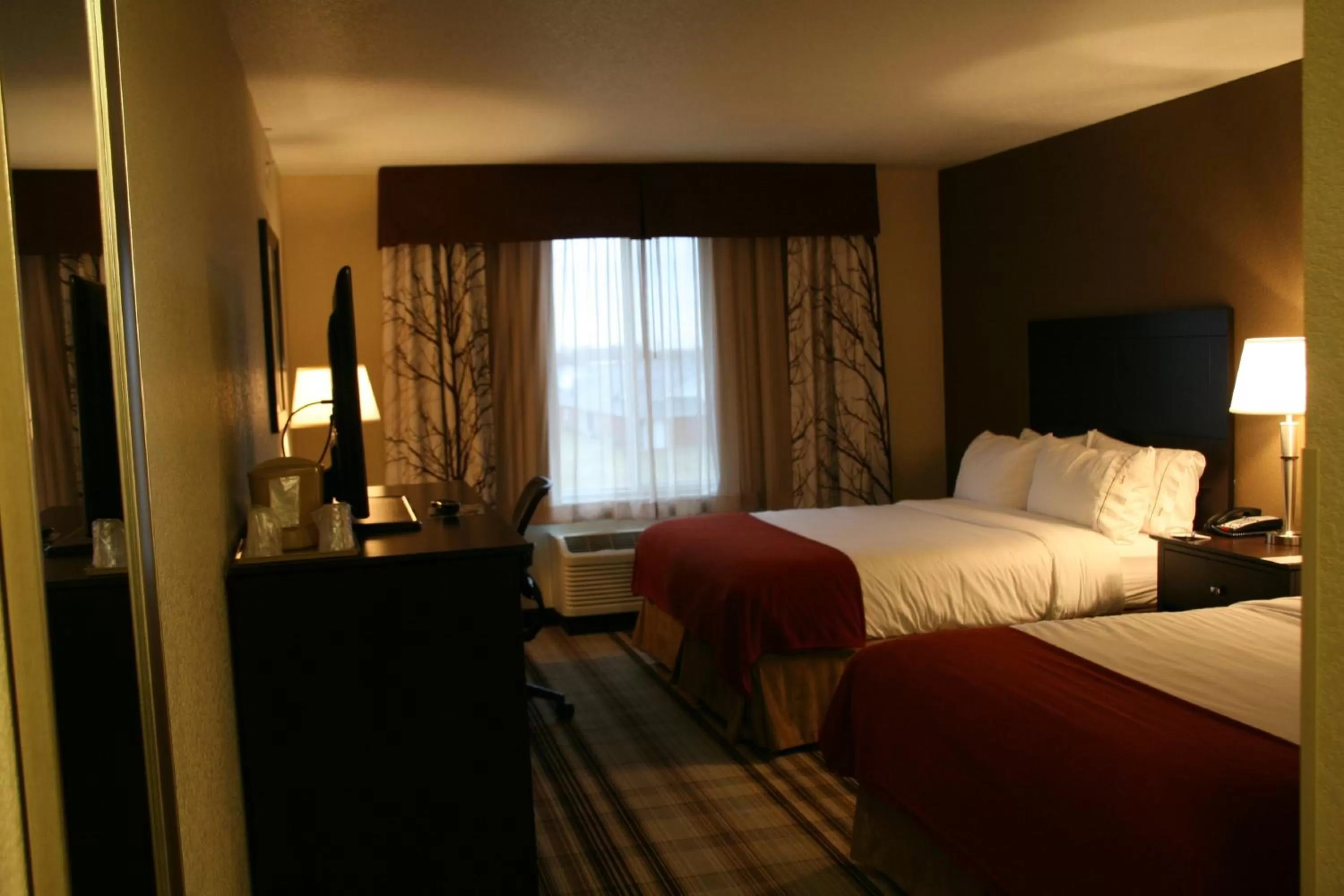 Photo of the whole room, Bed in Holiday Inn Express & Suites Nevada by IHG