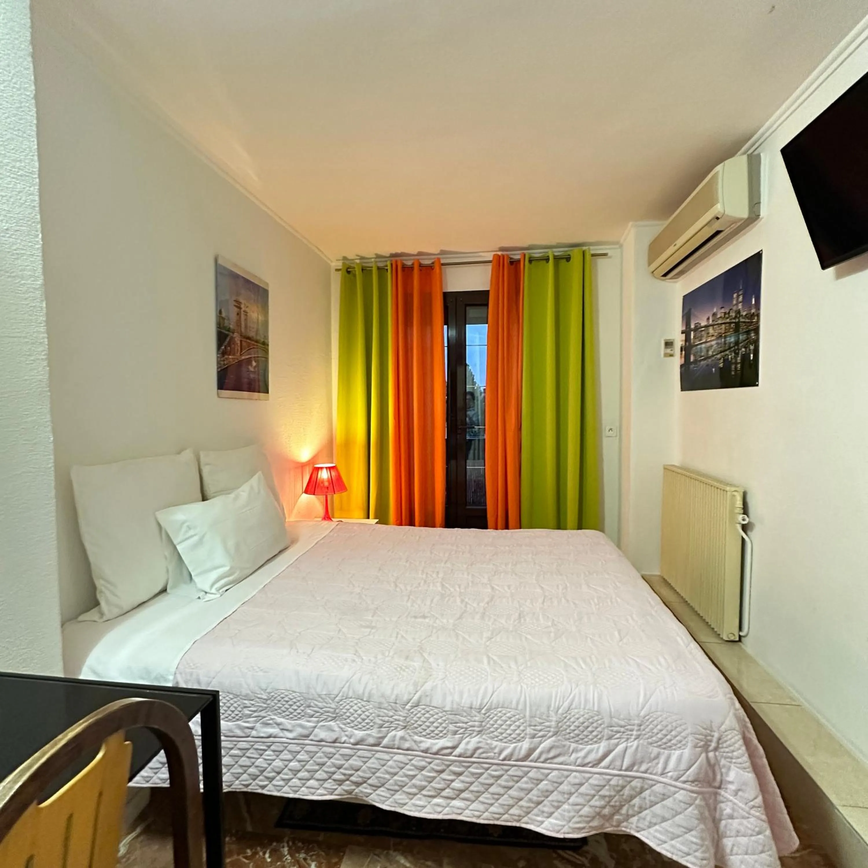 Bed in Hotel Paris Star