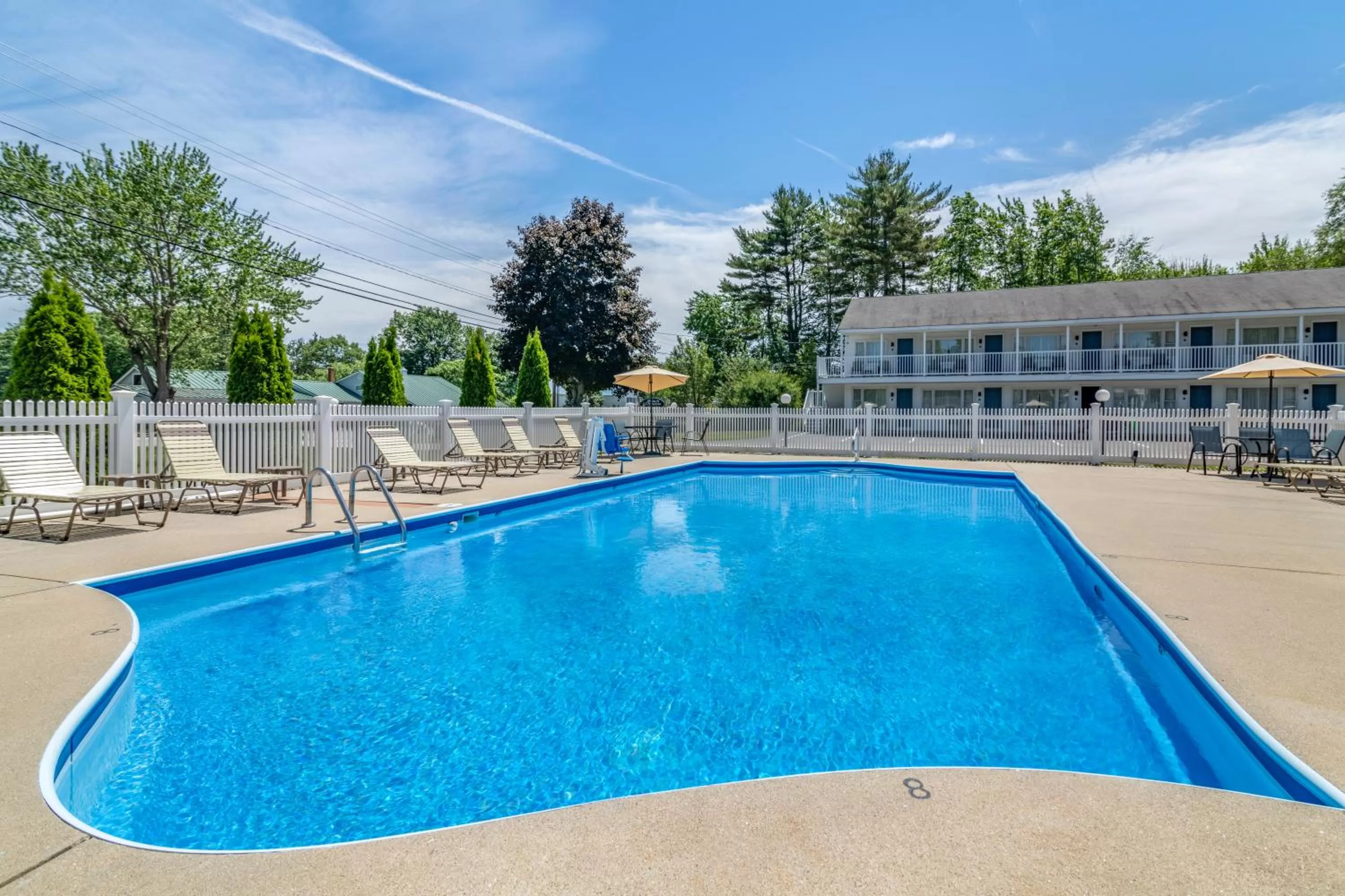 Swimming pool in Anchor Inn and Cottages Wells-Ogunquit