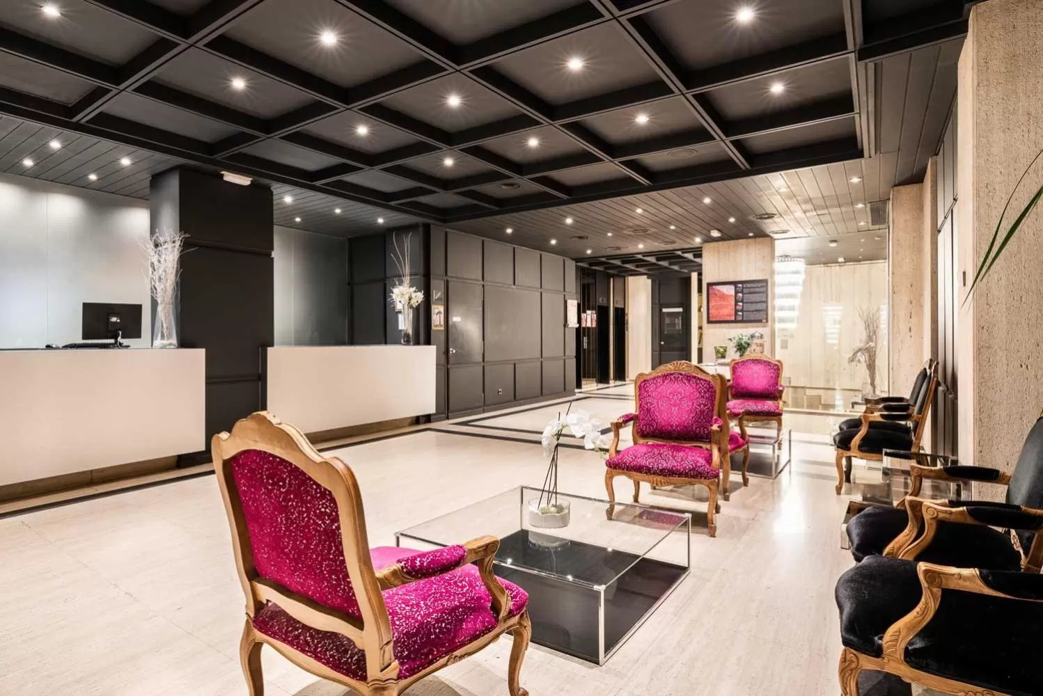 Lobby or reception in Crisol Puerta de Burgos