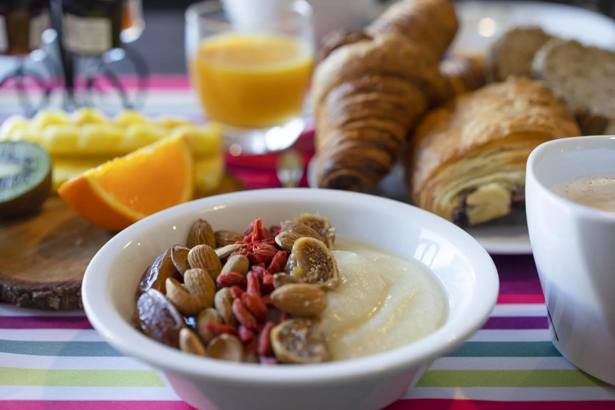 Food and drinks in The Originals Boutique, Hôtel Le Pillebois, Bourg-en-Bresse Nord