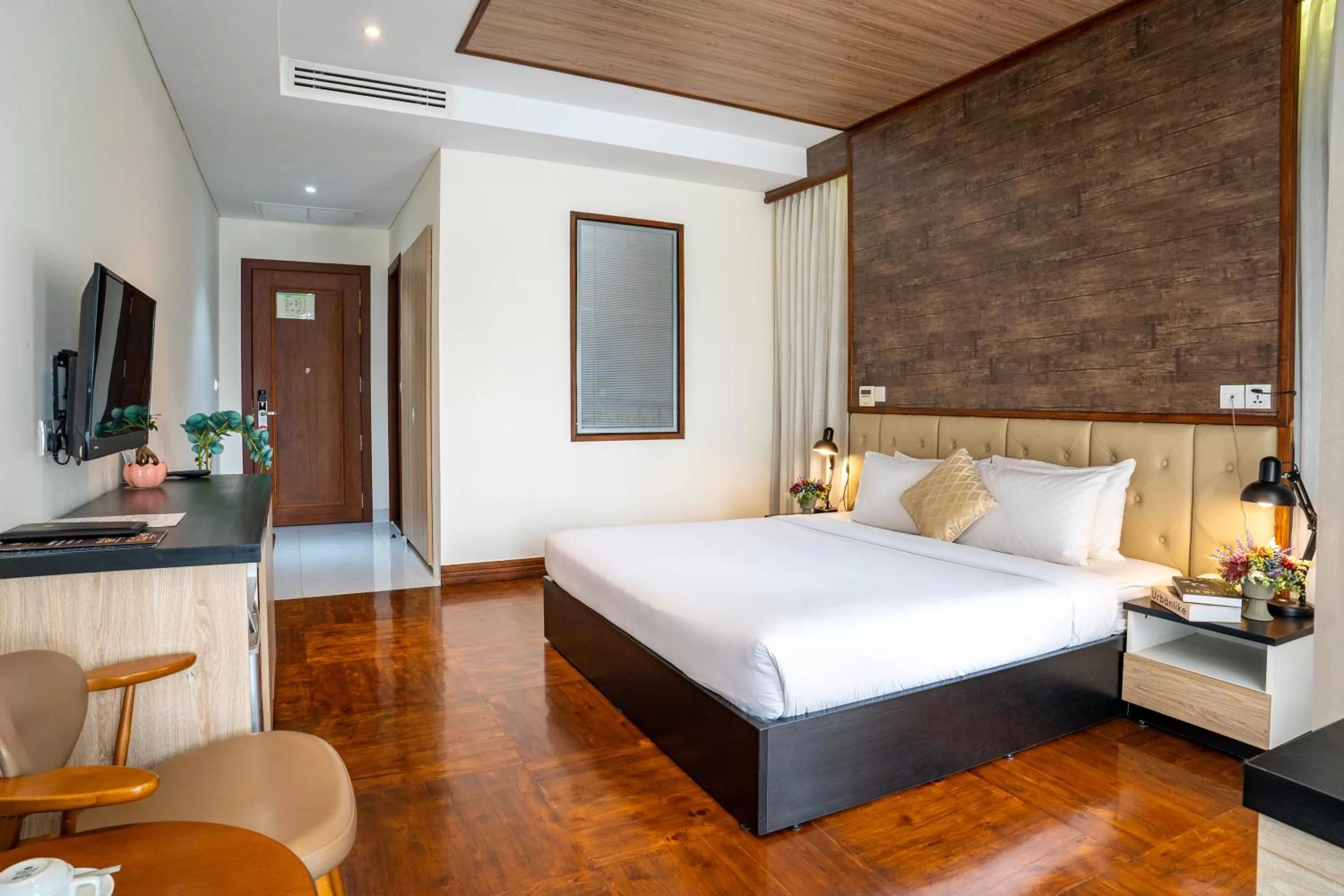 Bedroom, Bed in LCS Hotel & Apartment