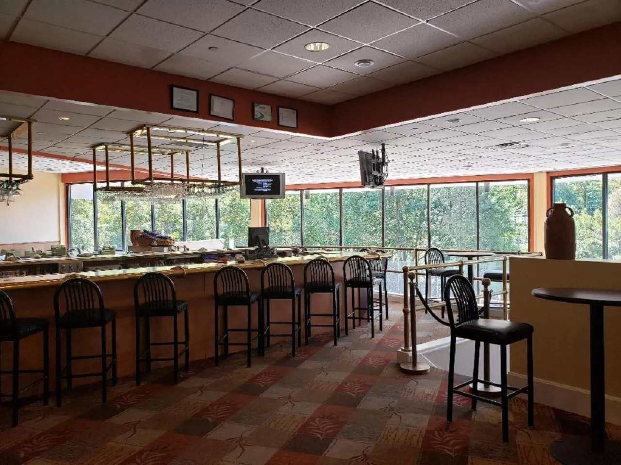 Lounge or bar in Chateau Resort & Conference Center