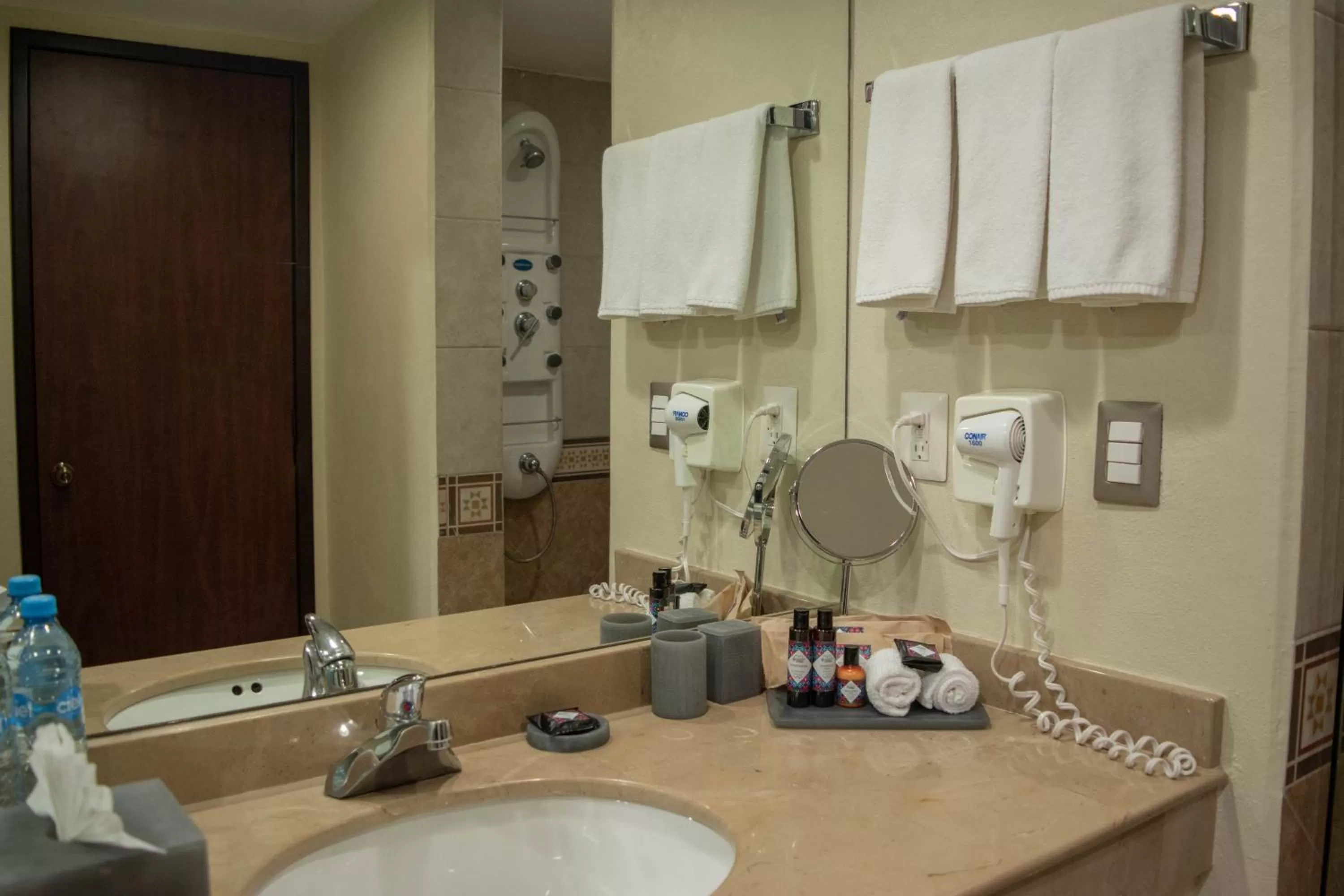 Bathroom in Hotel Villa Mercedes San Cristobal