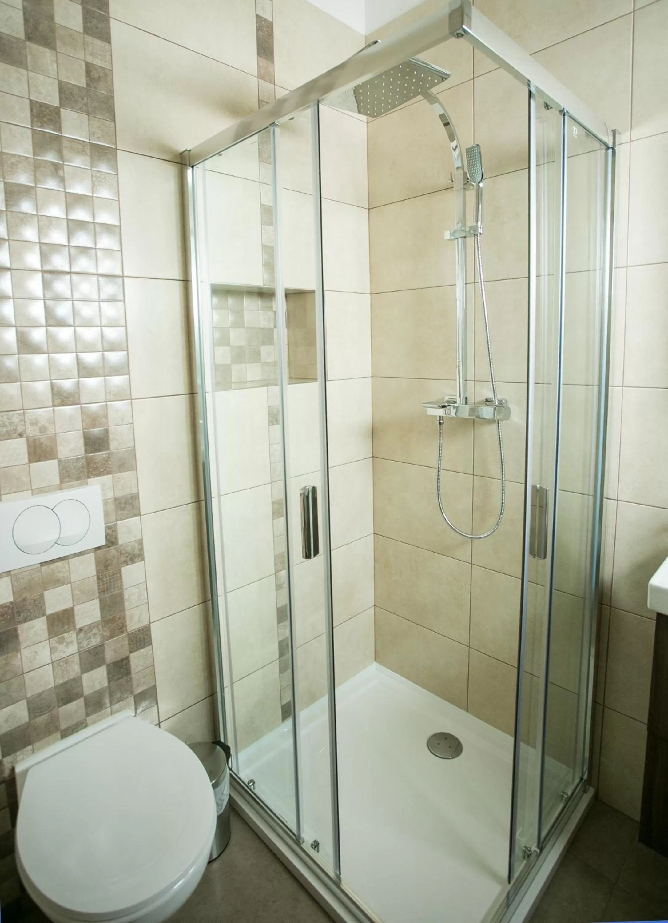 Shower, Bathroom in Chicago Vendégház