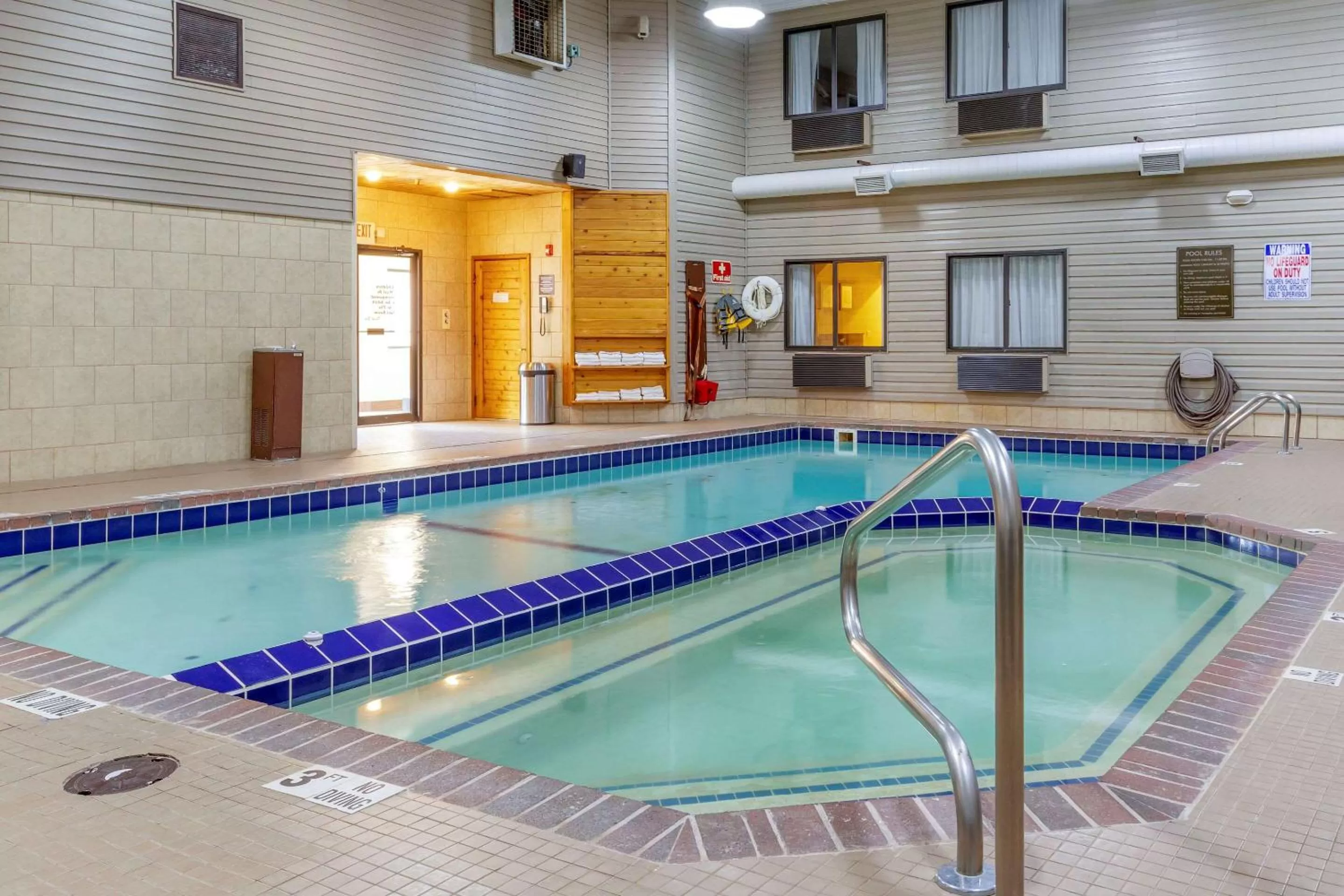 Swimming pool in Comfort Inn Sault Ste Marie MI