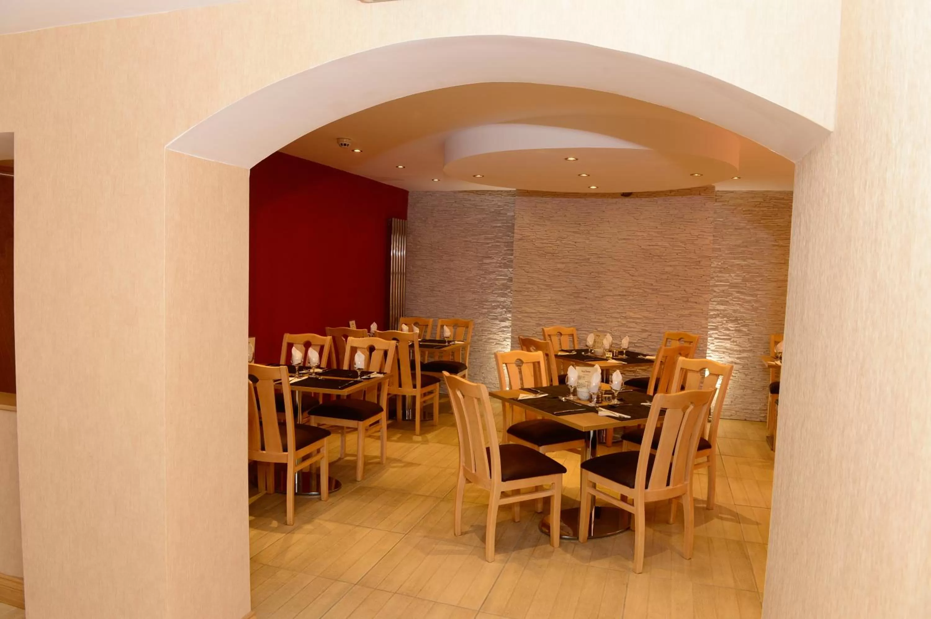 Restaurant/places to eat in Four Saints Brig Y Don Hotel