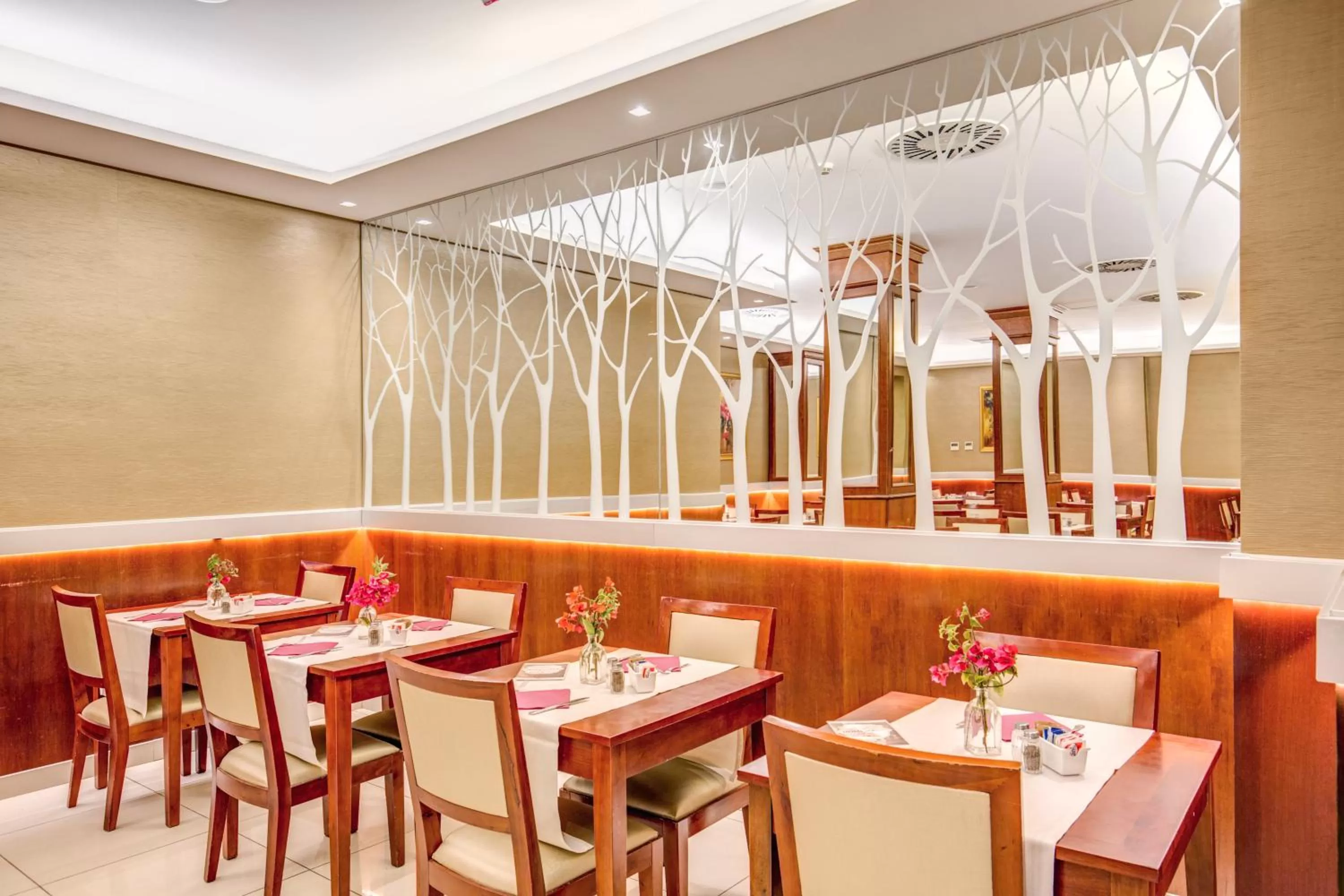 Restaurant/places to eat in Augusta Lucilla Palace