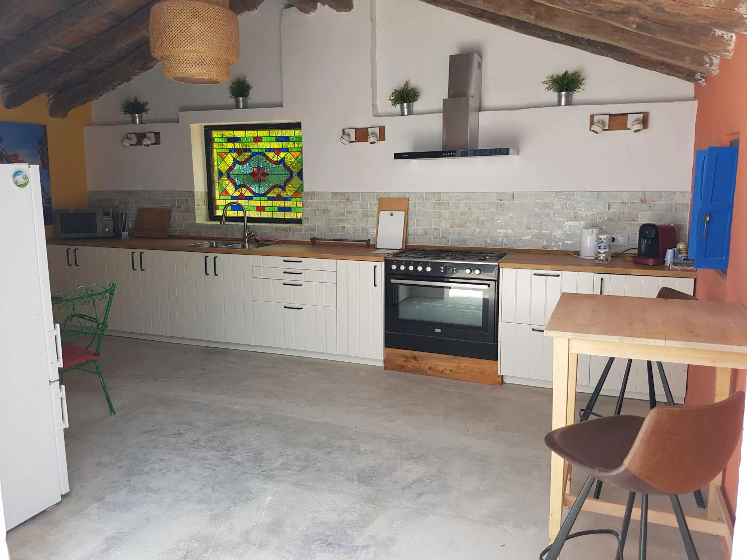 Communal kitchen in Finca La Higuera - Boutique B&B