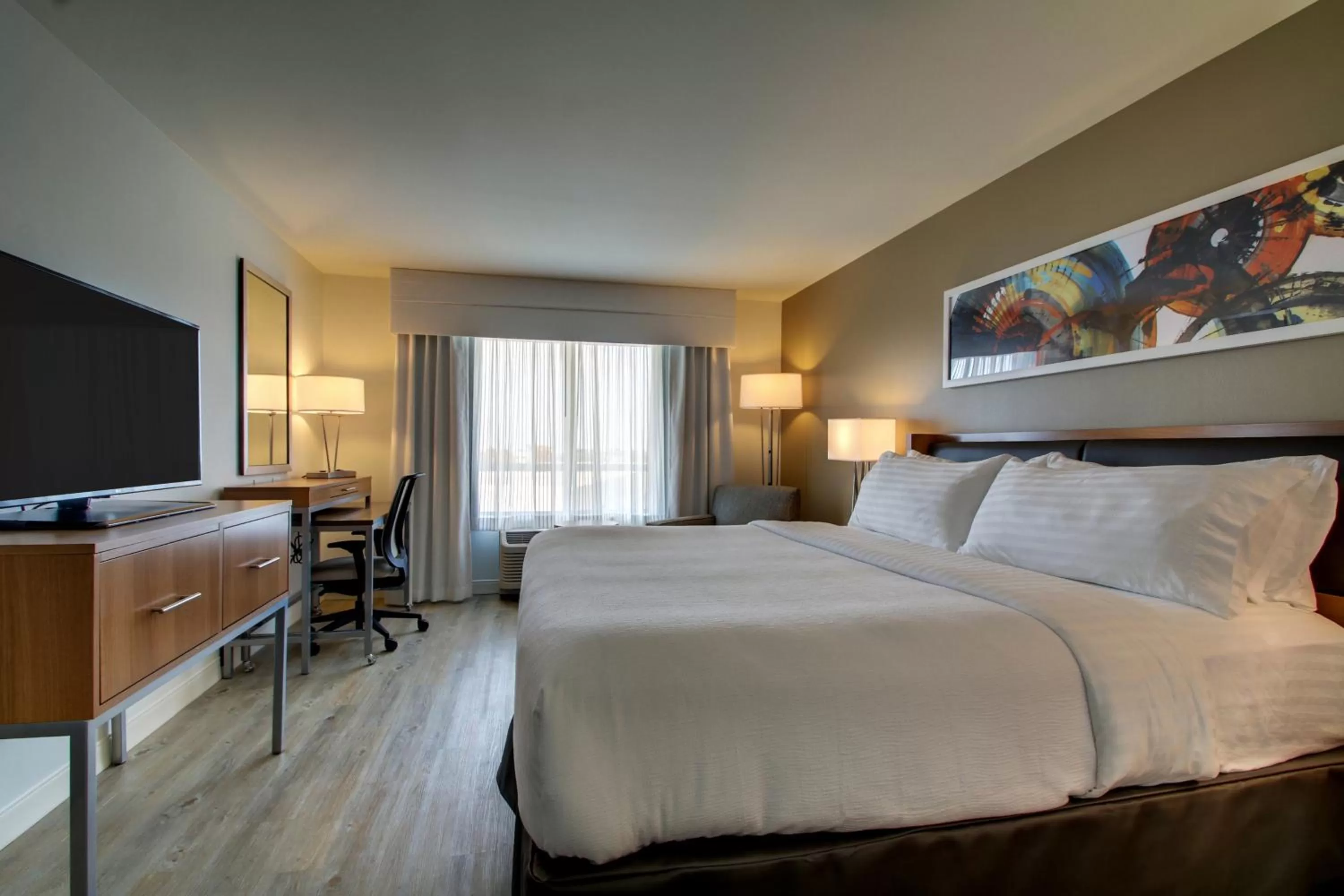 Bed in Holiday Inn & Suites Peoria at Grand Prairie by IHG