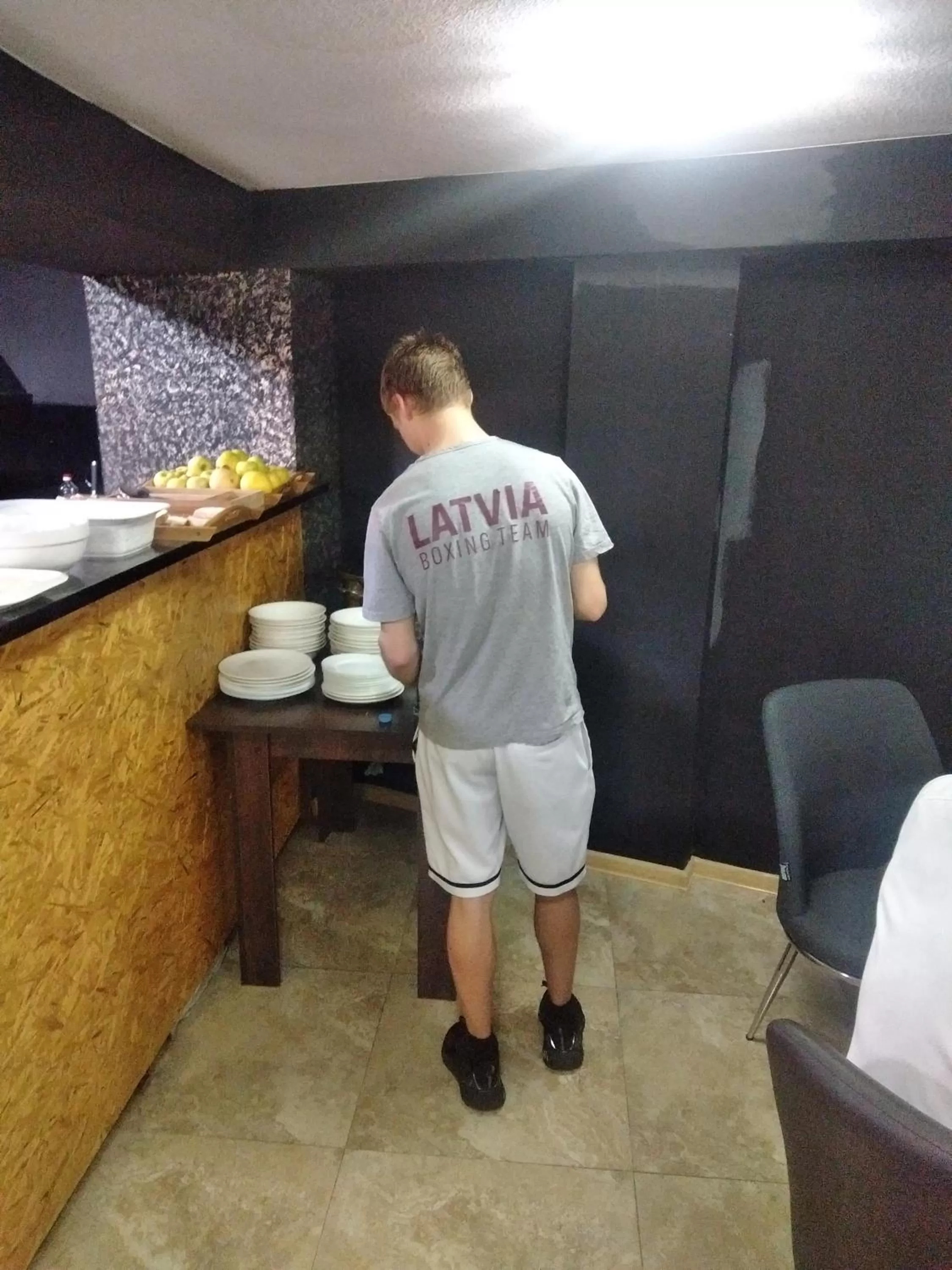 Restaurant/places to eat in Hotel Traveler