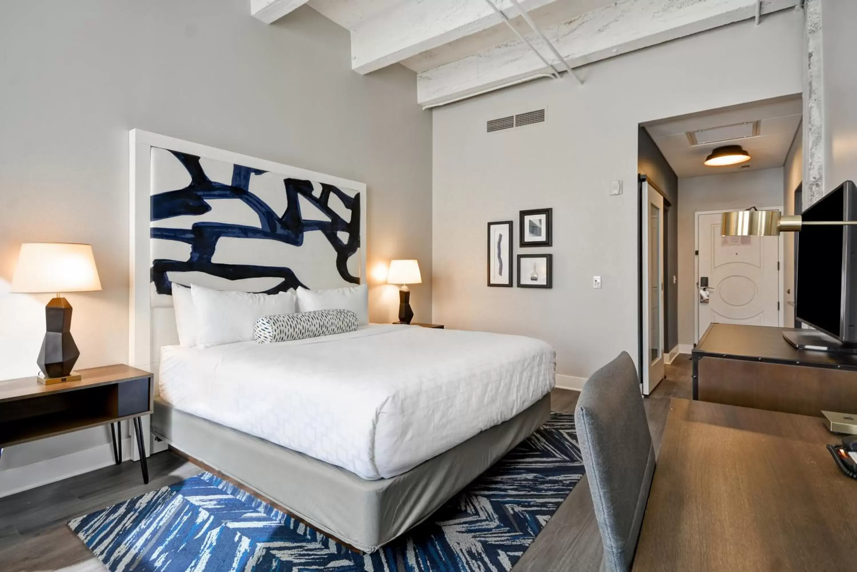 Standard King Room in Hotel Indigo Kansas City - The Crossroads by IHG Standard King Room in Hotel Indigo Kansas City - The Crossroads by IHG