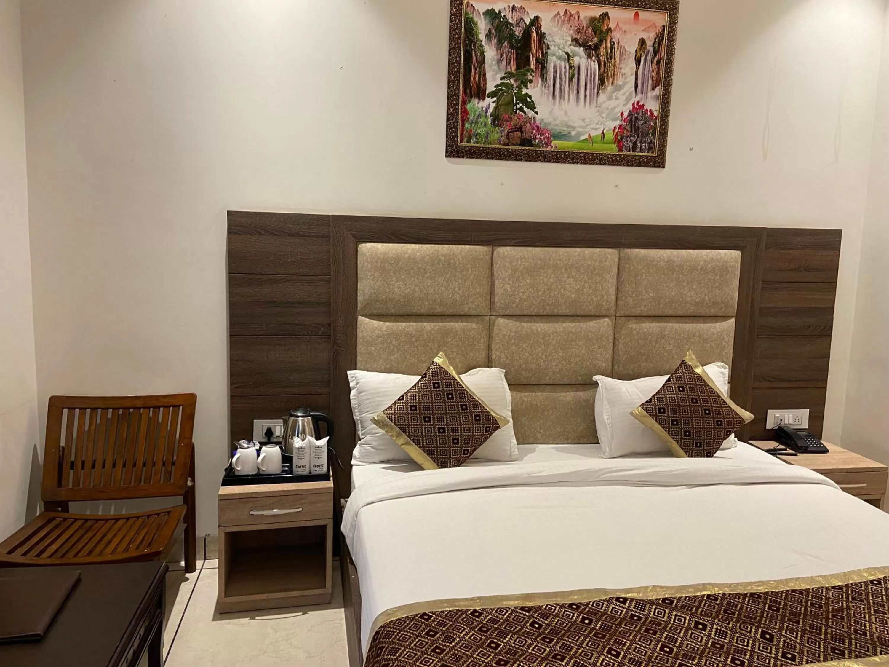 Bedroom, Bed in Hotel Exotic - 5 min walk from Golden Temple