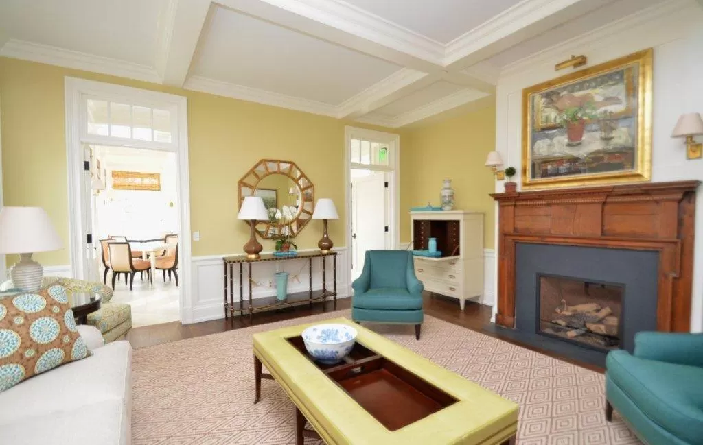 Communal lounge/ TV room in The Quogue Club