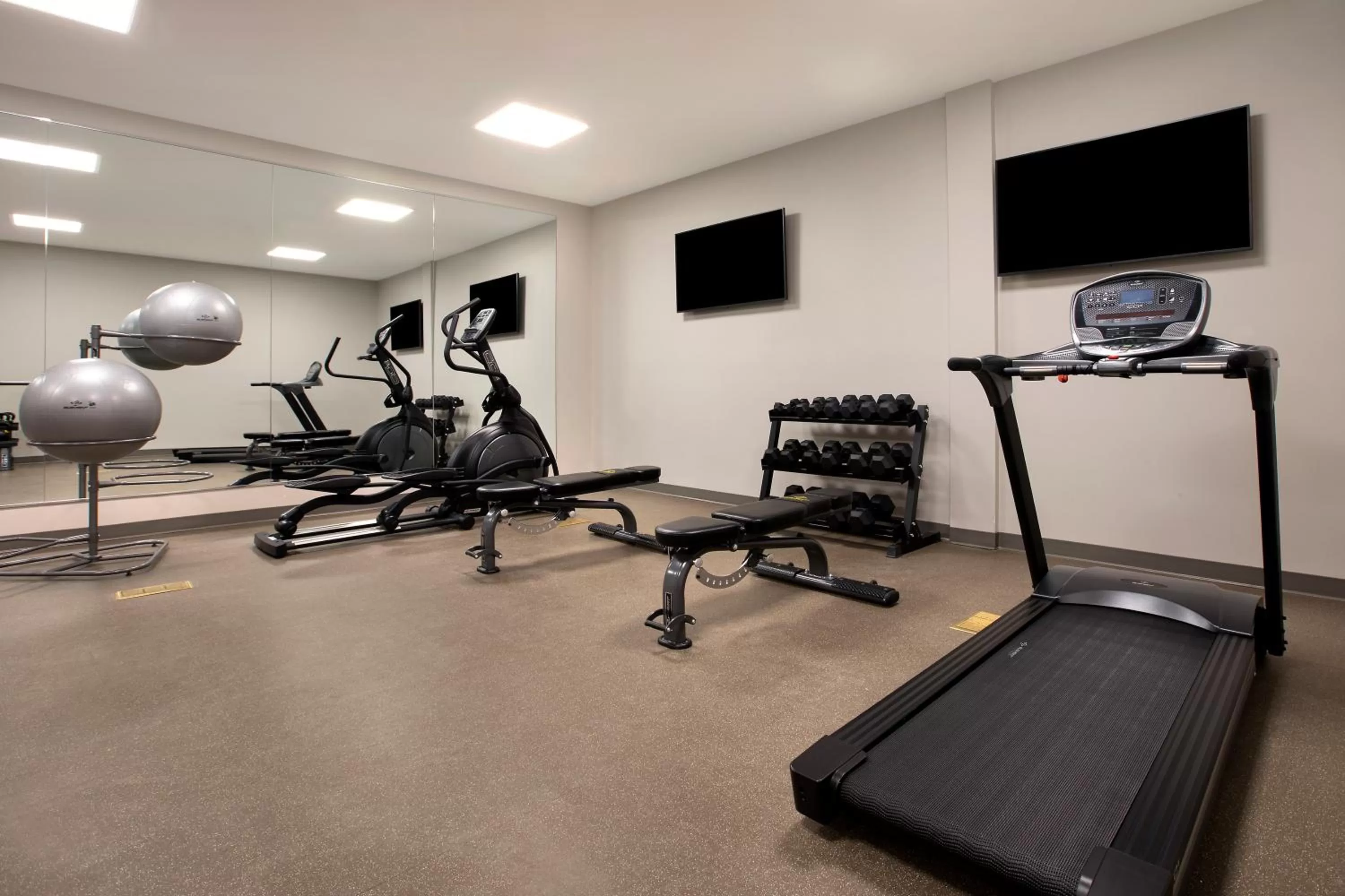 Fitness centre/facilities in Great Blue Heron Hotel