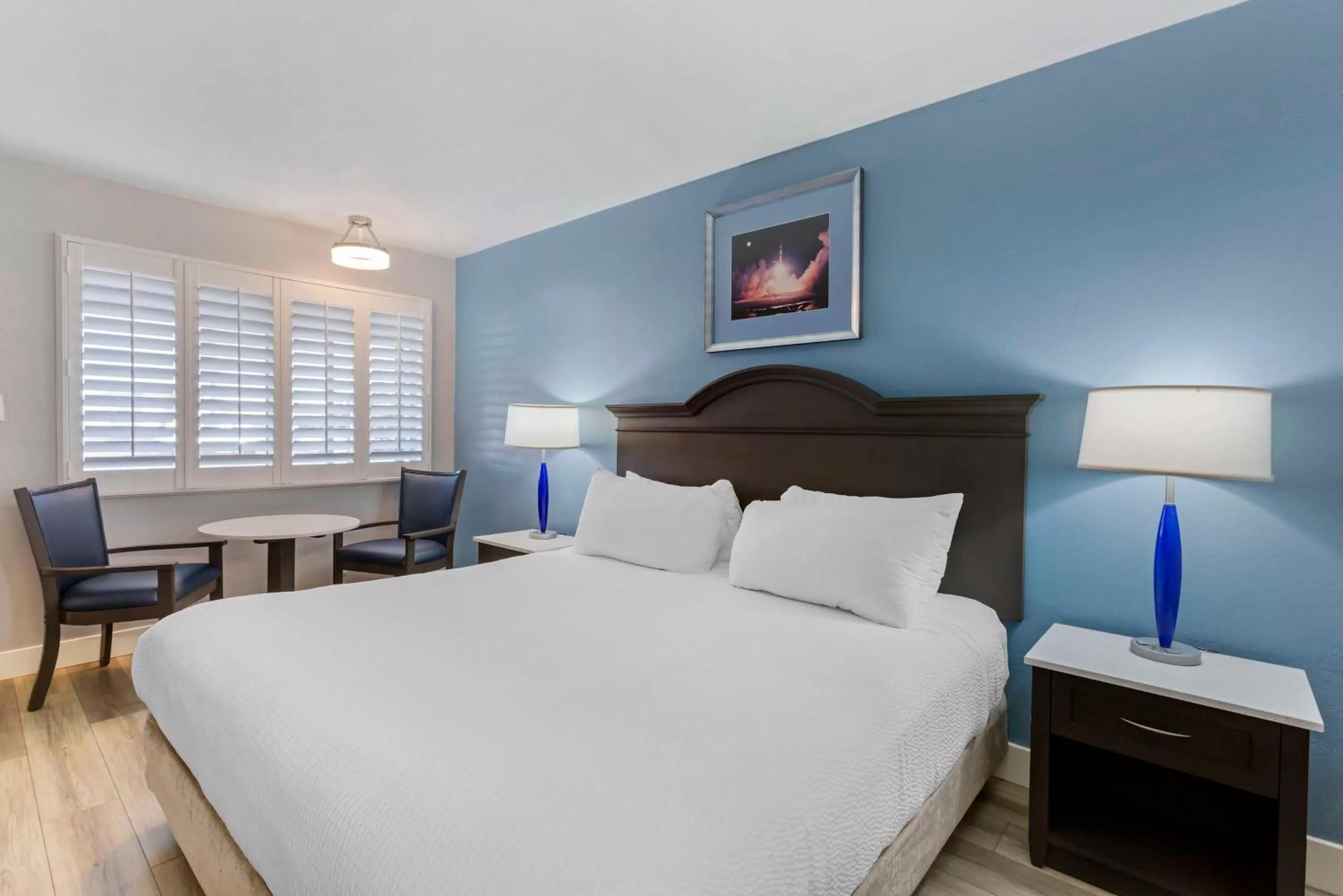 Bedroom, Bed in Best Western Space Age Lodge