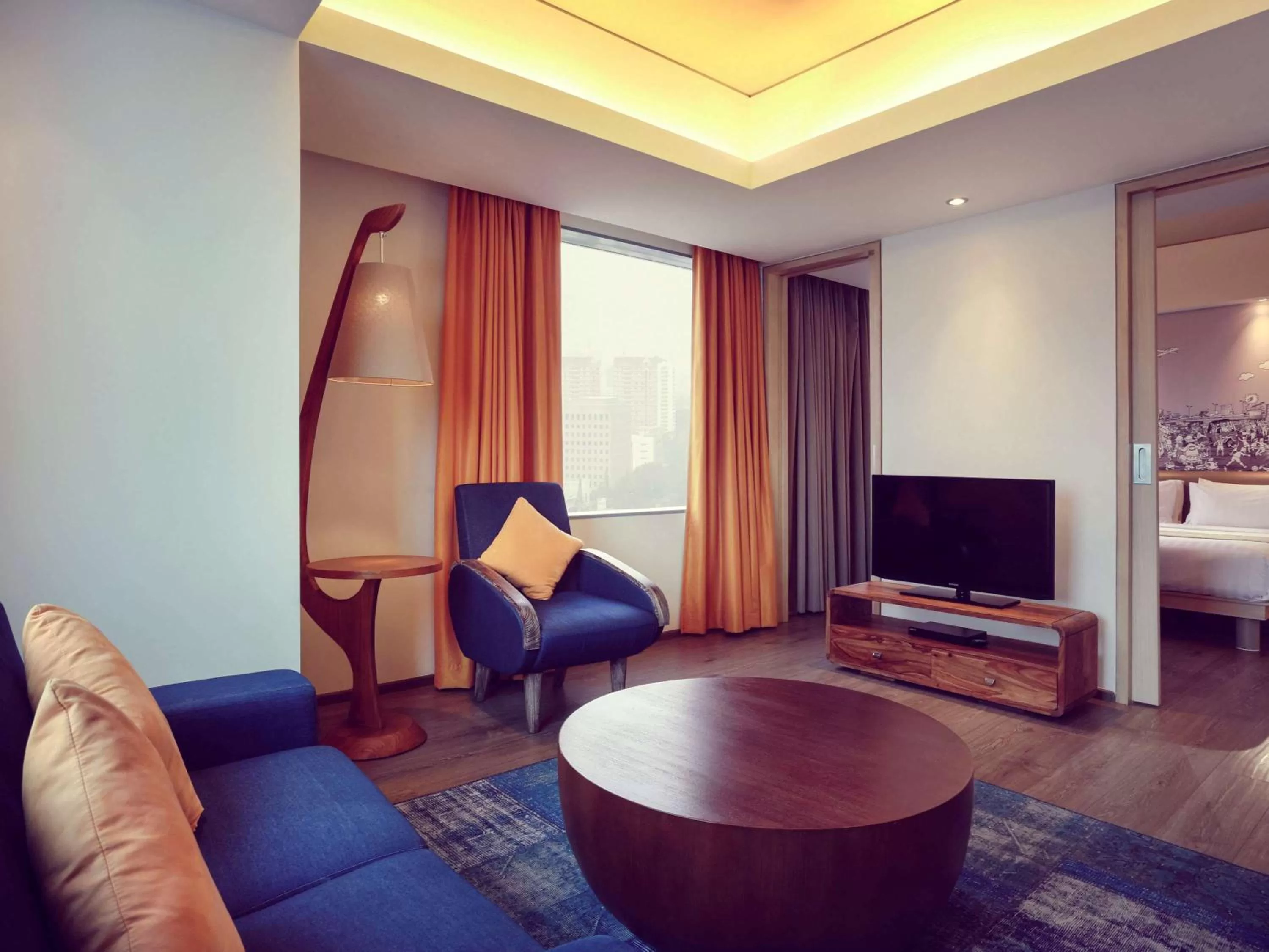 Photo of the whole room in Mercure Jakarta Simatupang