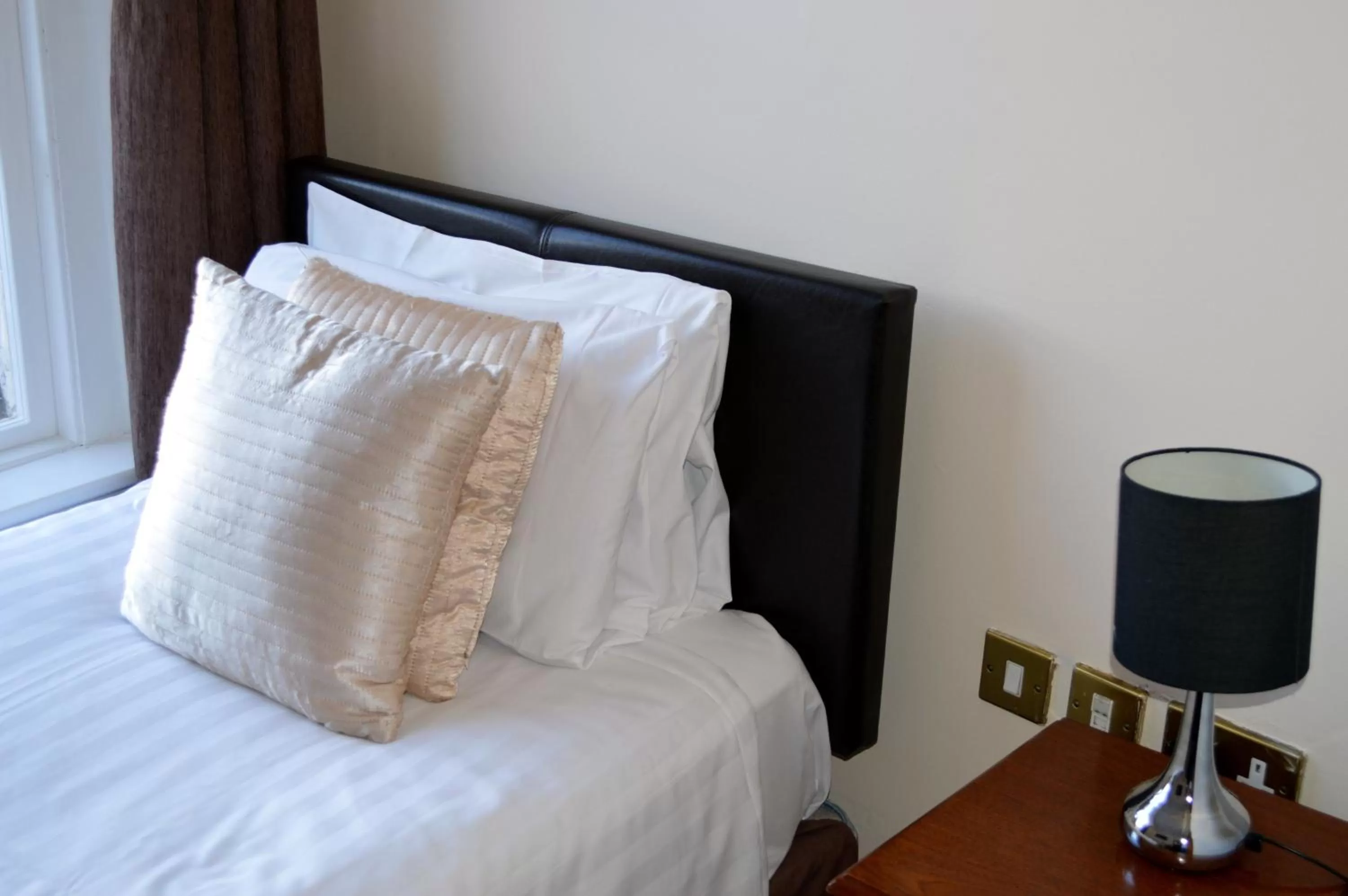 Bed in Dublin Citi Hotel of Temple Bar