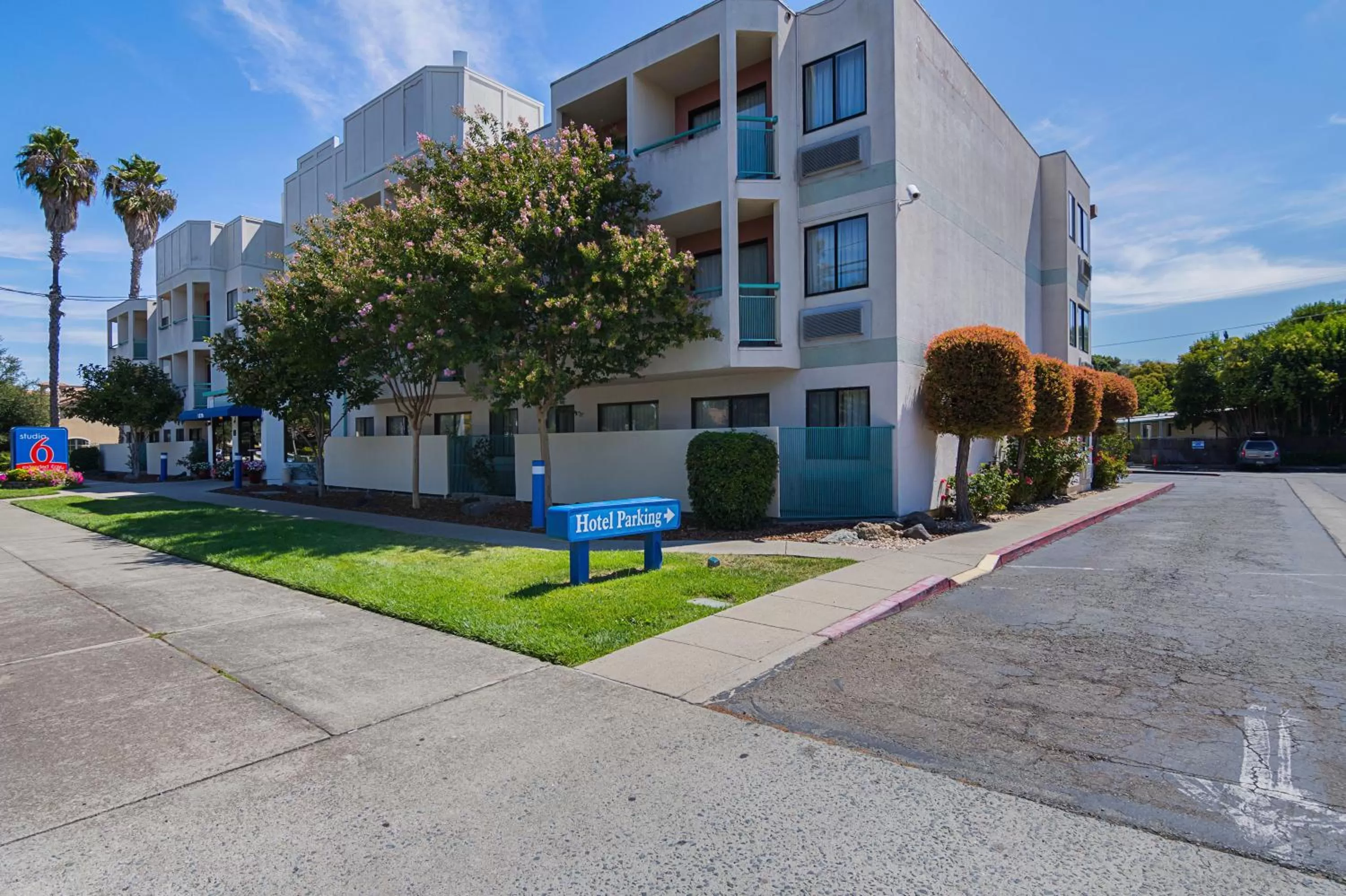 Property building in Studio 6-Concord, CA