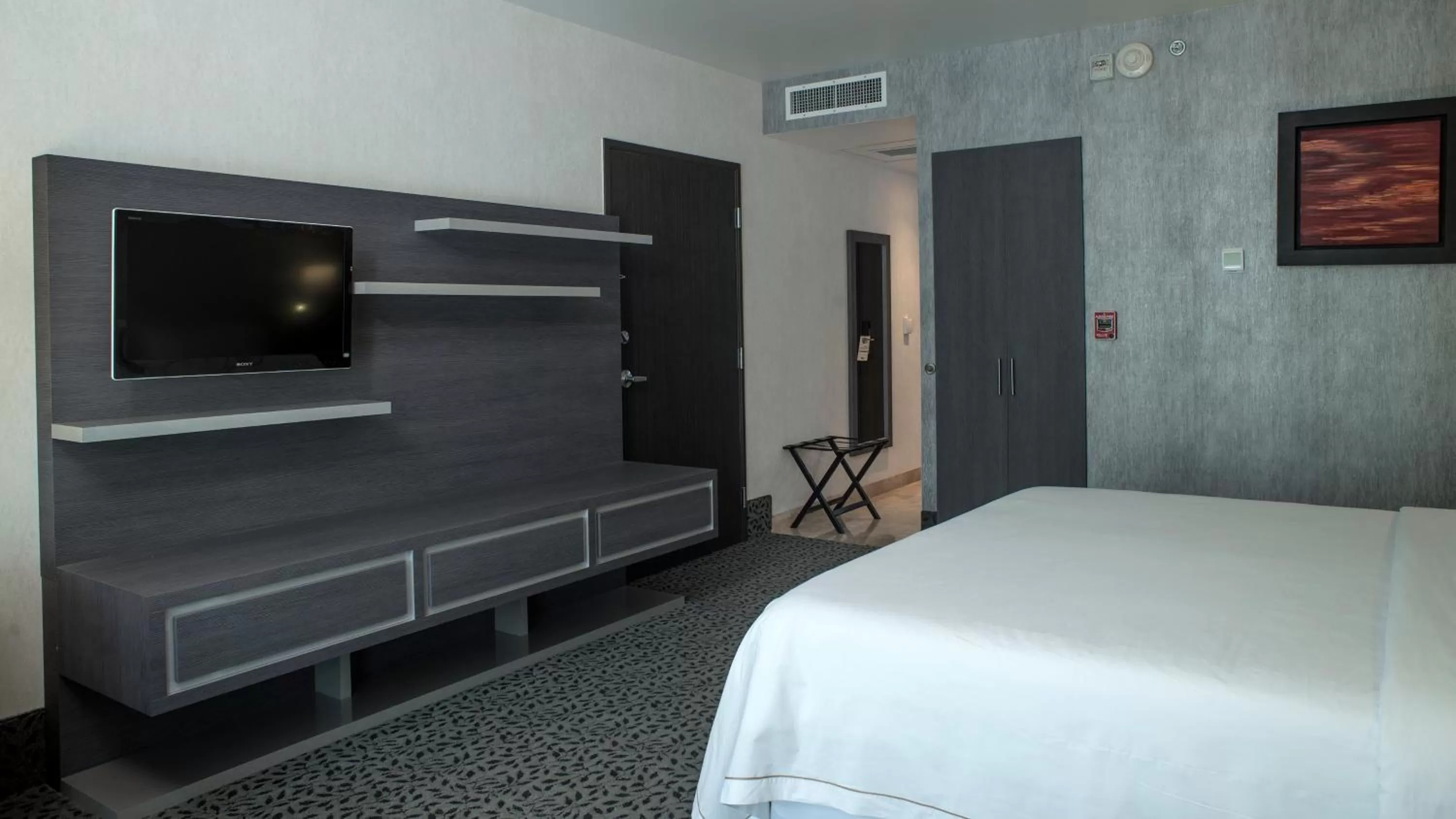 Photo of the whole room, Bed in Holiday Inn Express & Suites Queretaro by IHG
