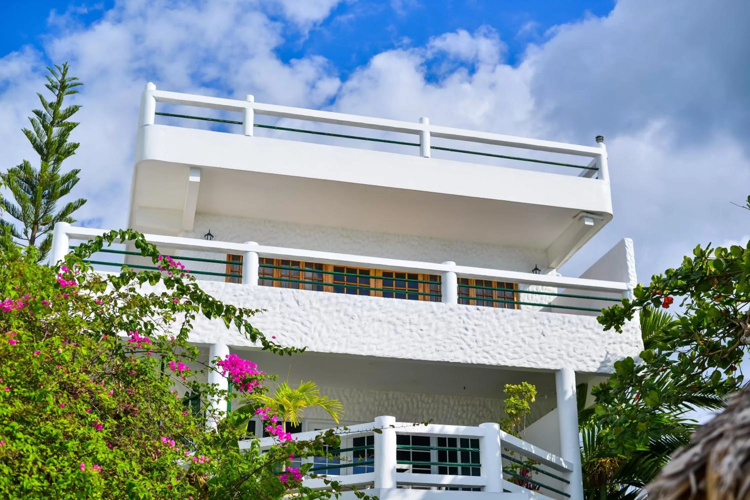 Facade/entrance in Beach House Condos, Negril