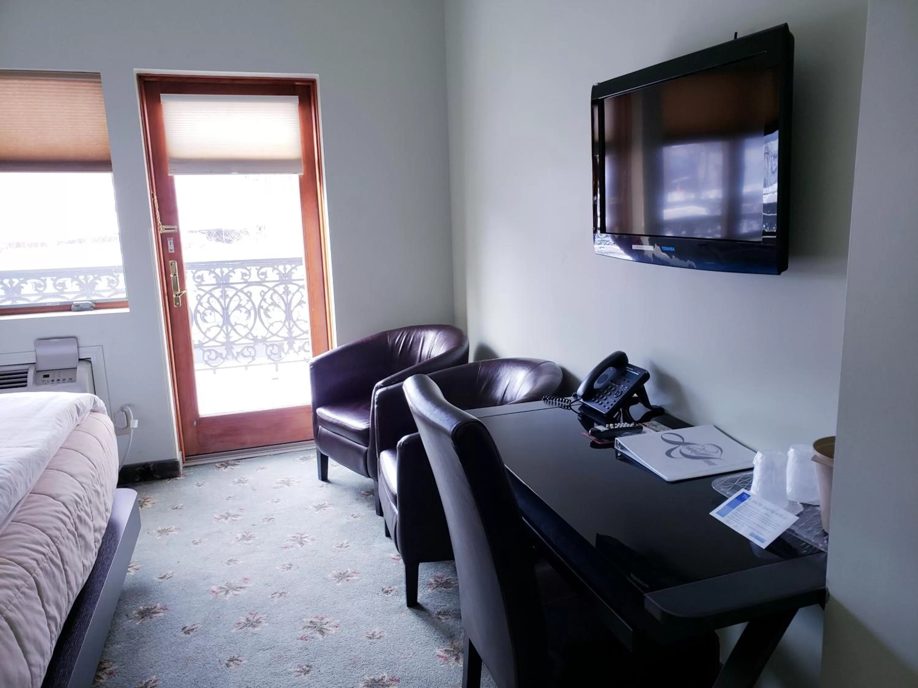 TV and multimedia, Bed in Lowell Inn