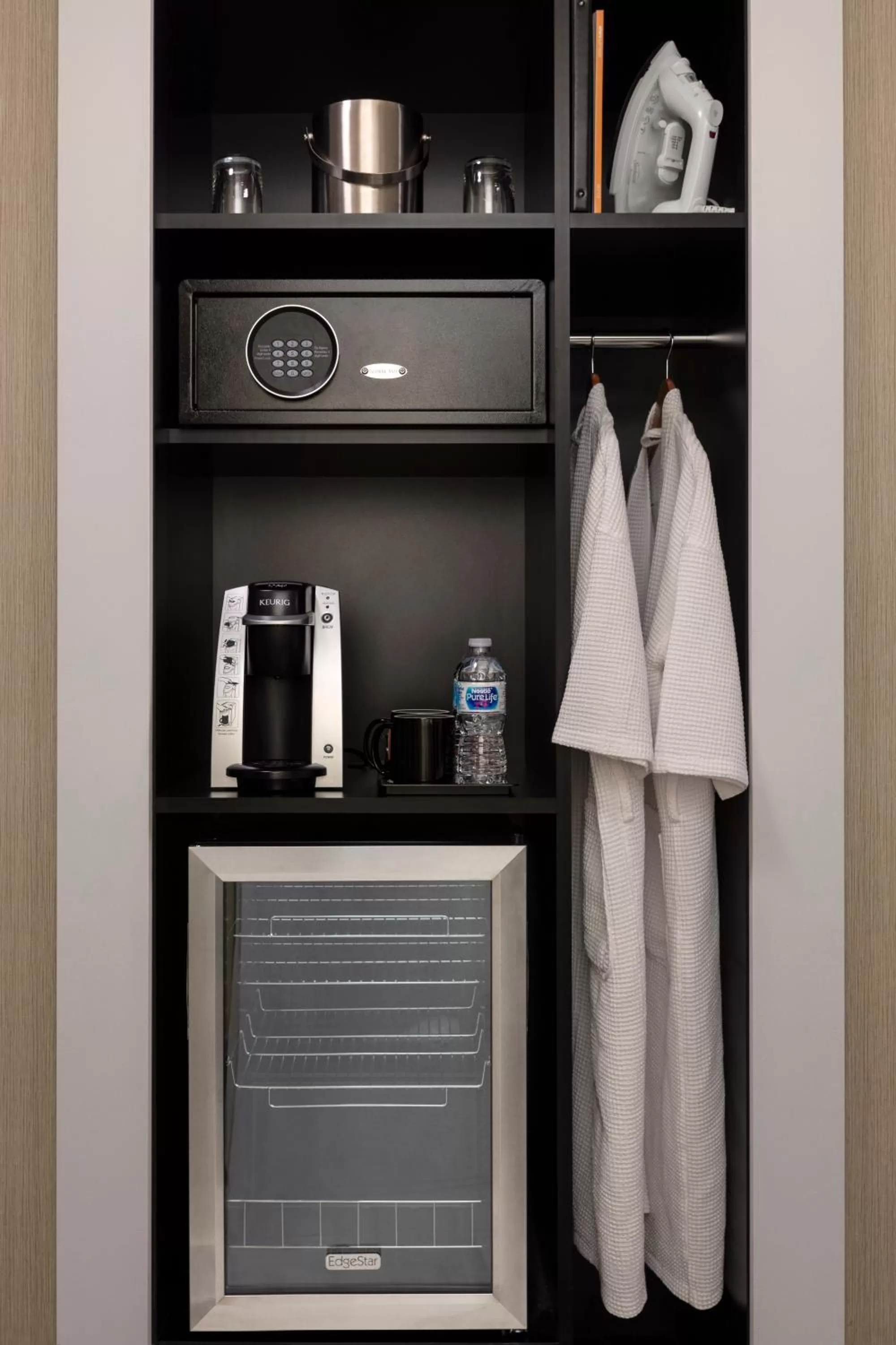 Decorative detail in Executive Hotel Pacific