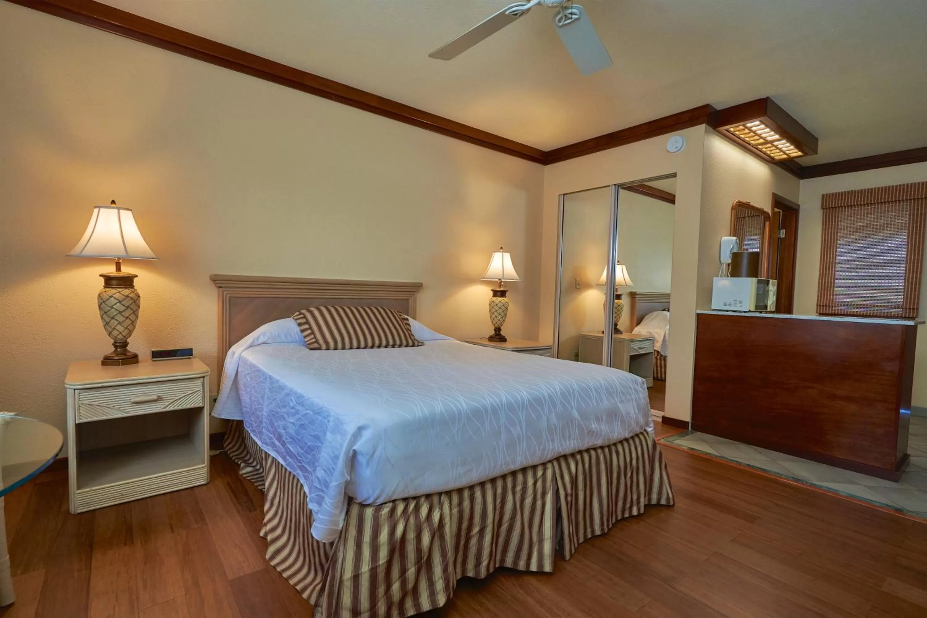 Bed in The Kauai Inn