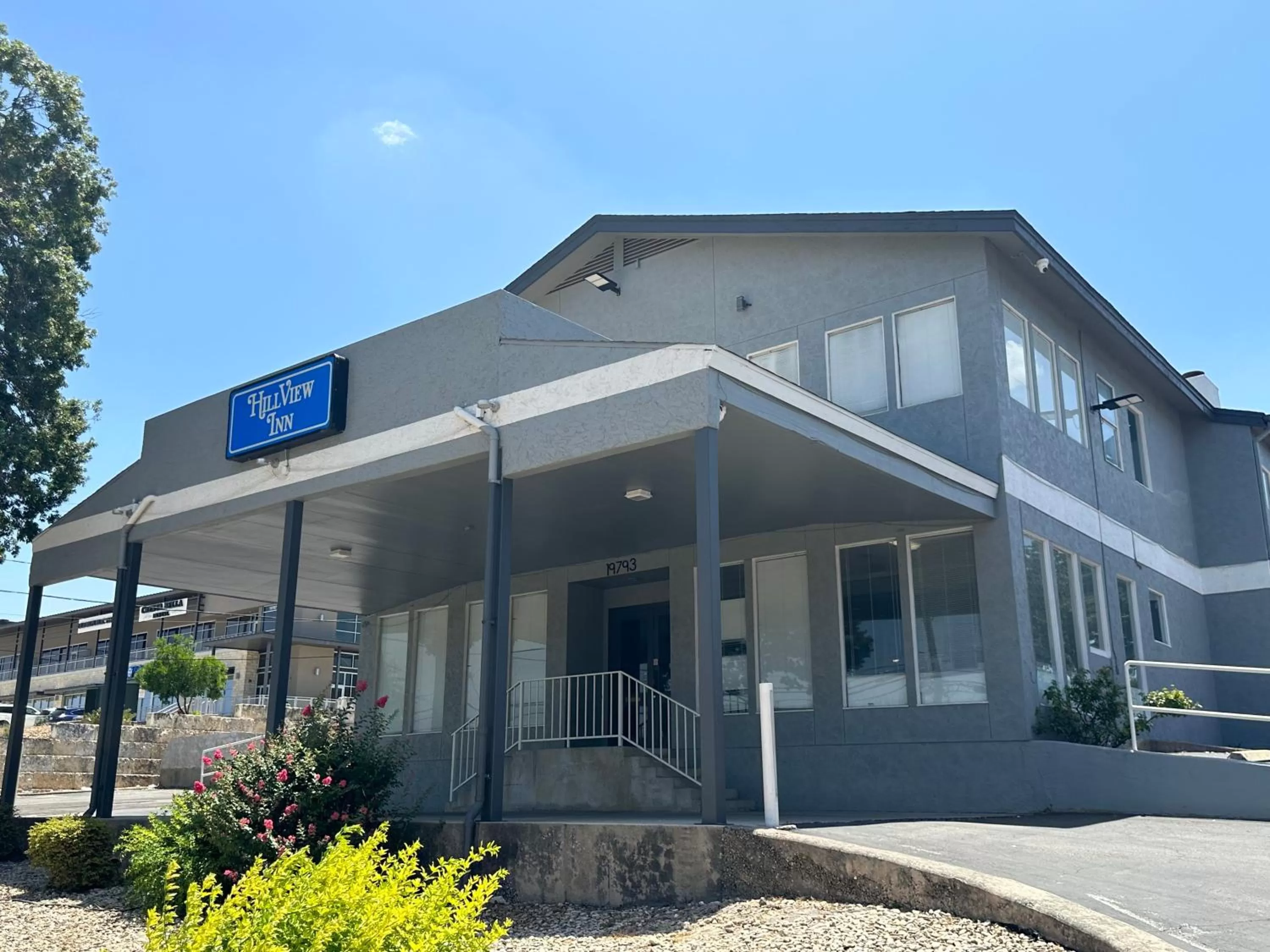 Property building in HillView Inn at Six Flags Fiesta