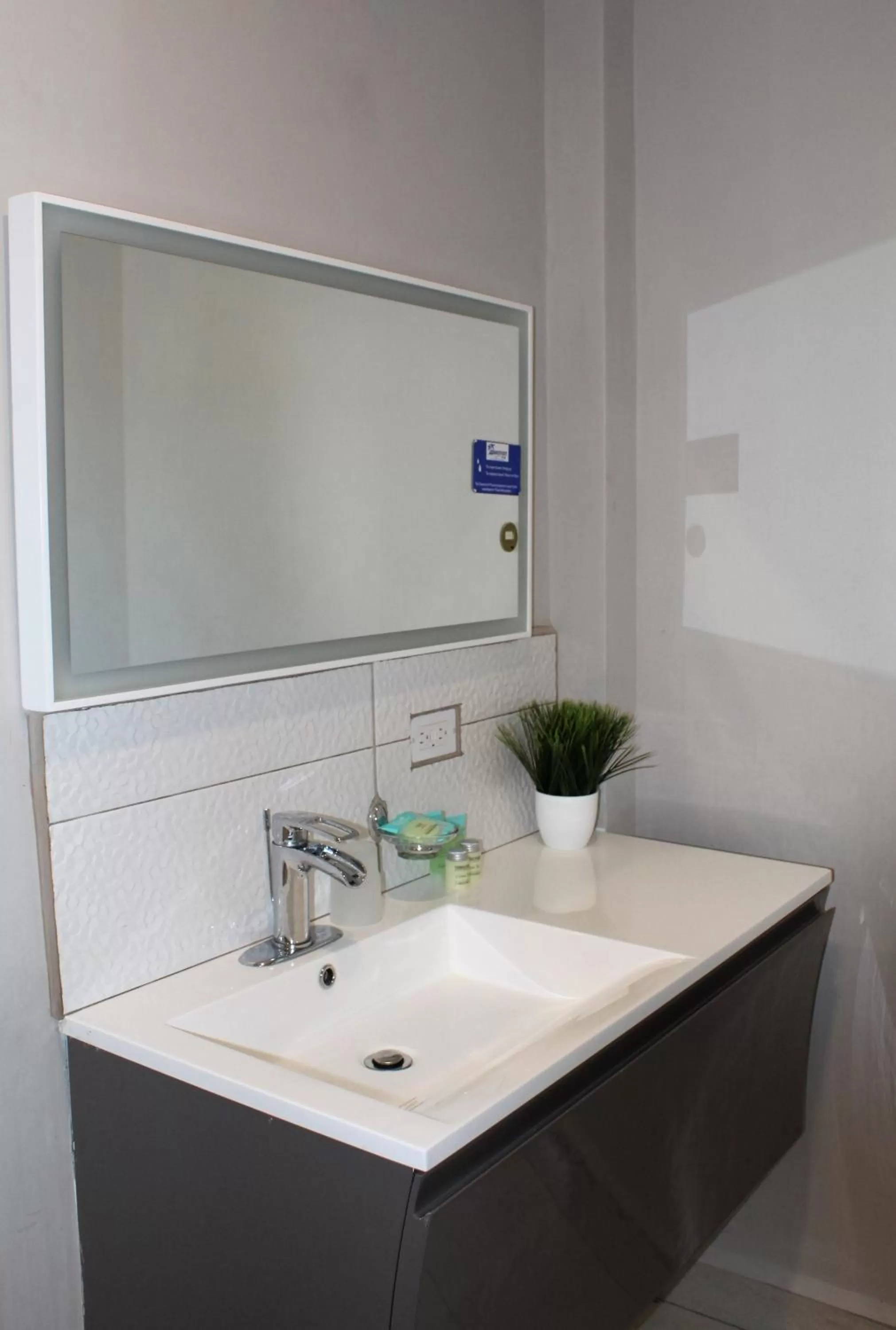 Bathroom in Barefoot Caye Caulker Hotel