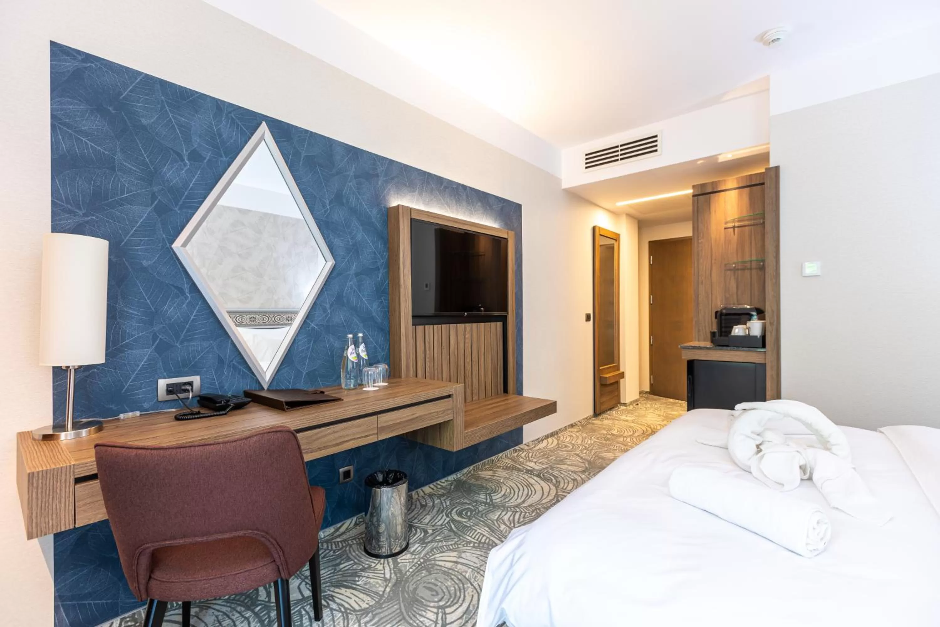 TV and multimedia in HOTEL CRYSTAL WELLNESS & SPA superior