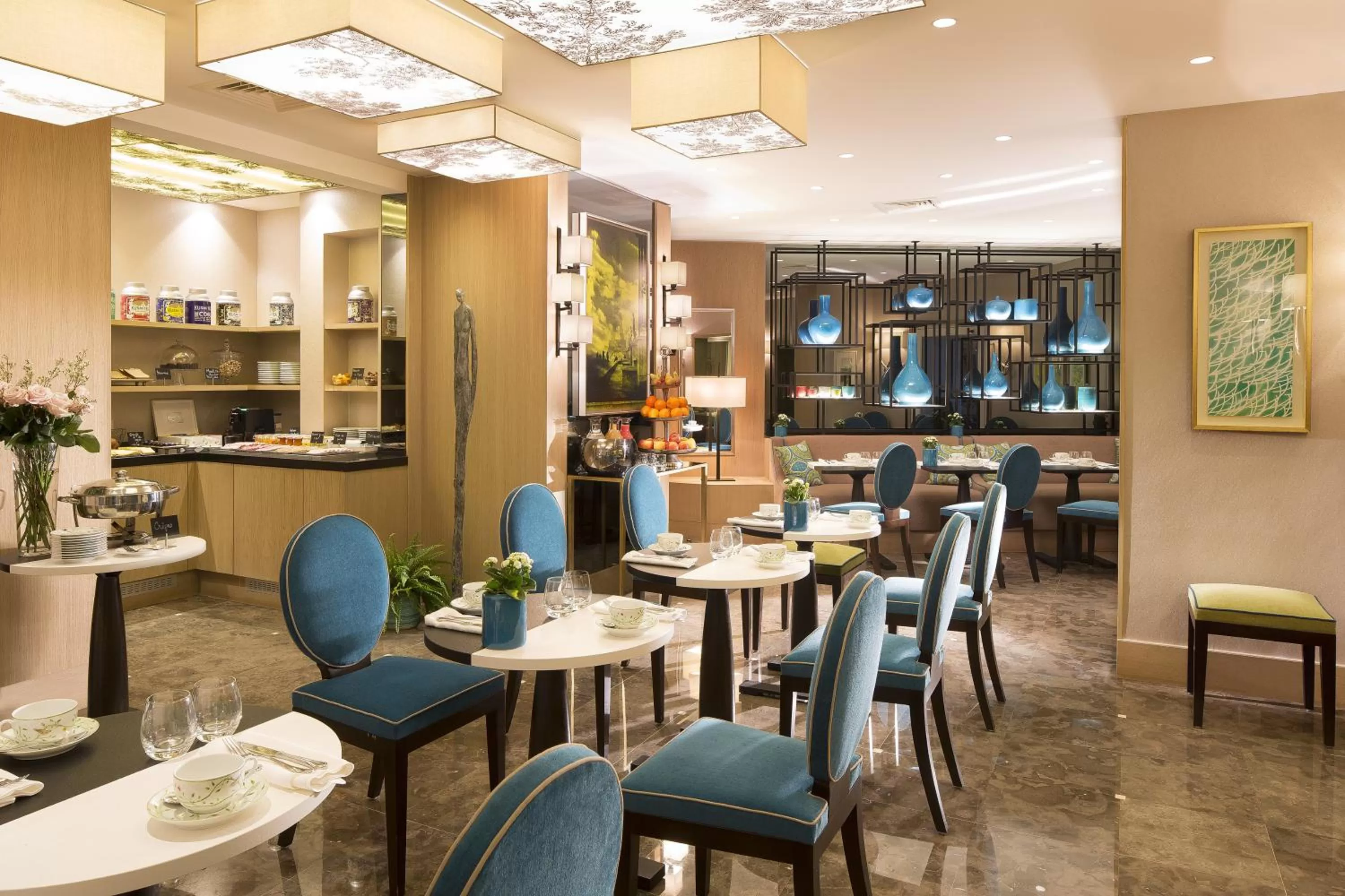 Restaurant/places to eat in Balmoral Champs Elysées