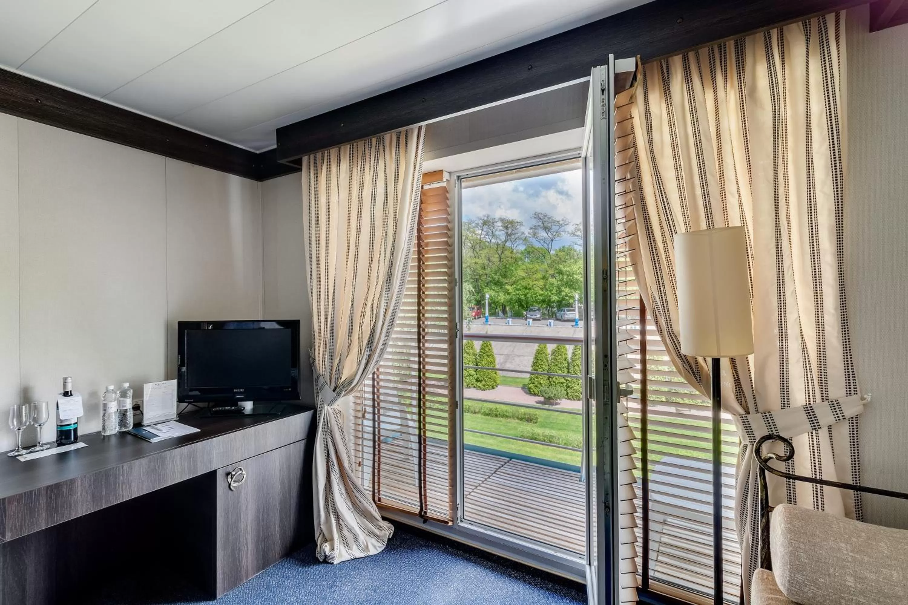 Garden view, TV/Entertainment Center in Bakkara Hotel