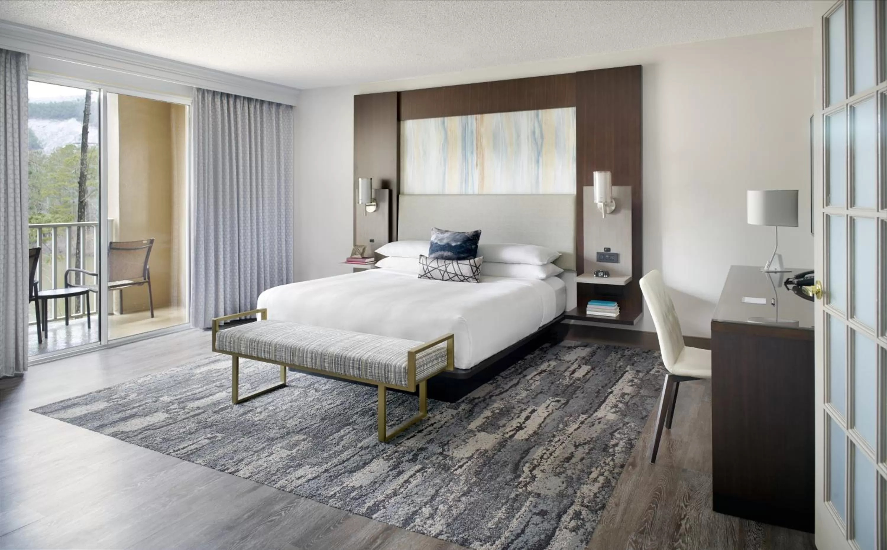 Photo of the whole room, Bed in Atlanta Evergreen Lakeside Resort