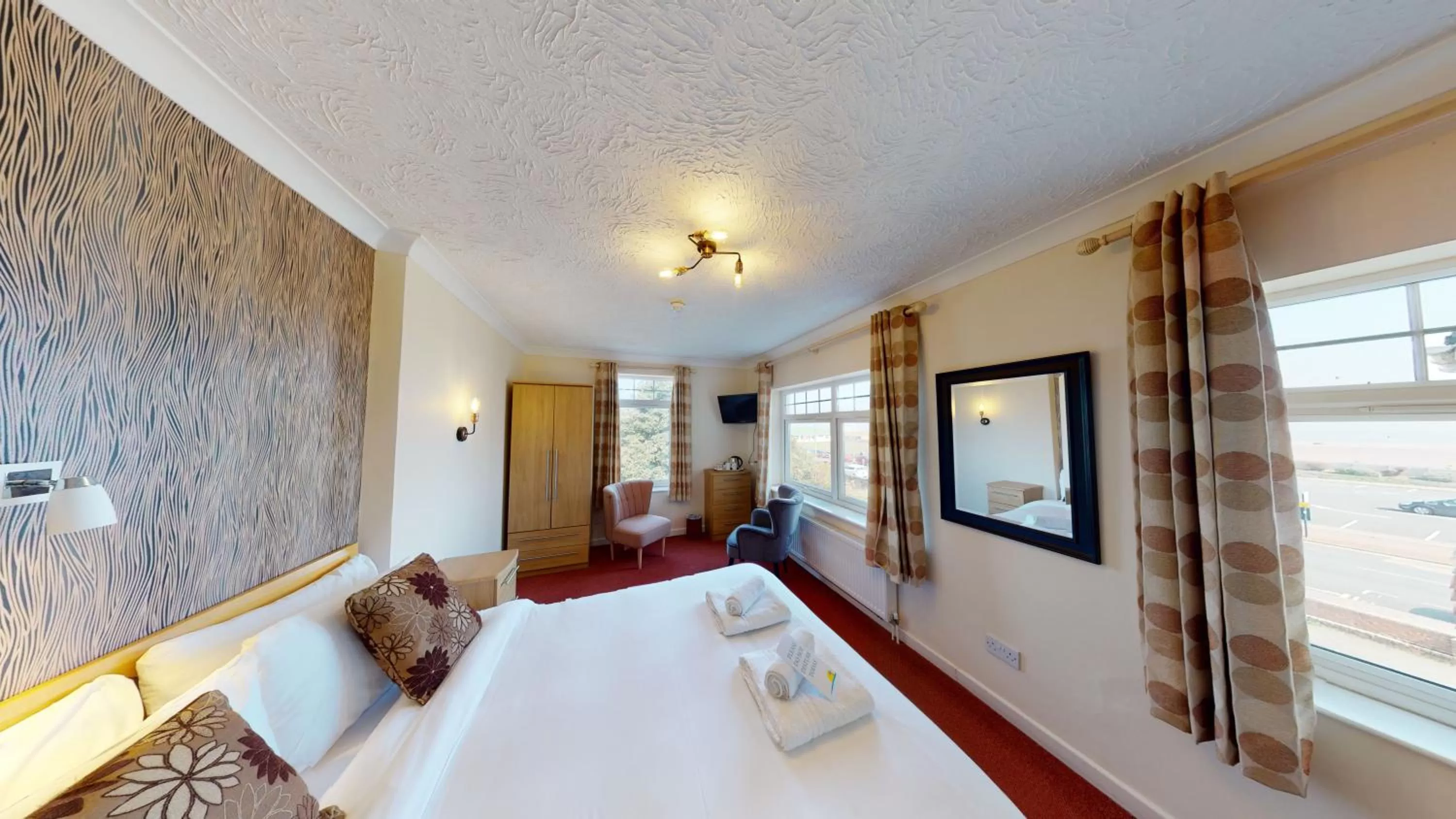 Bedroom, Bed in Marine Lodge