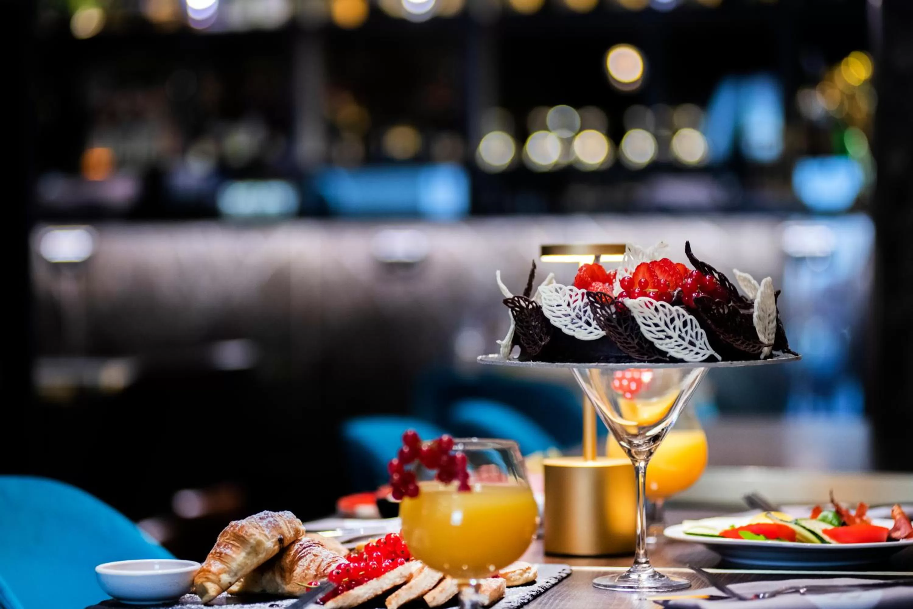 Food and drinks in Hotel 87 eighty-seven - Maison d'Art Collection