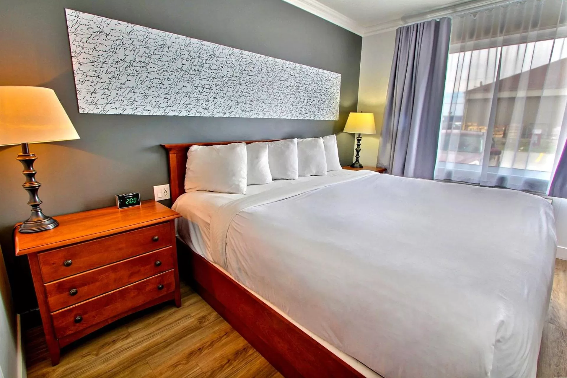 Photo of the whole room, Bed in Hôtel l'Empress