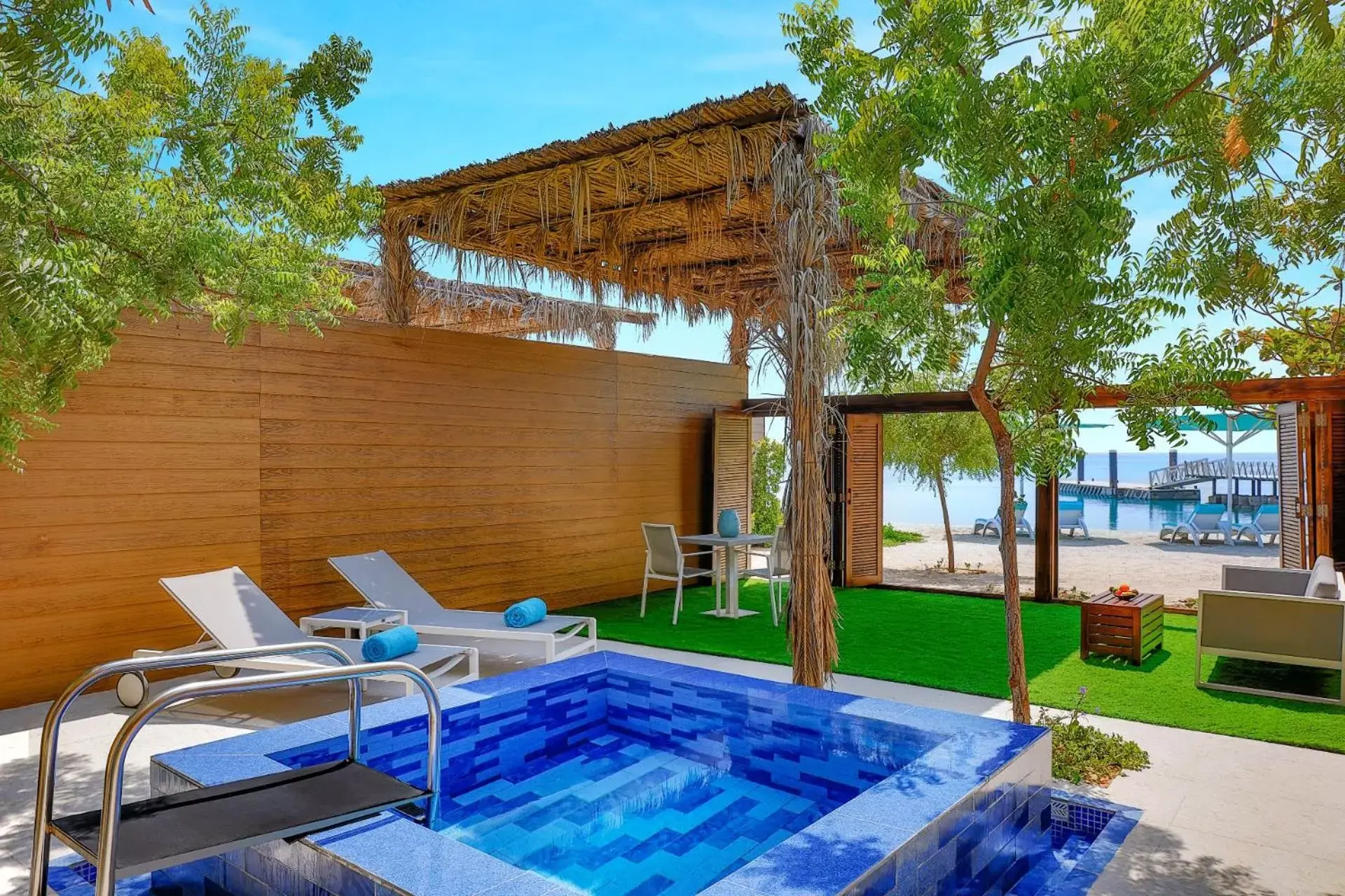 Beach Pool King or Twin Room in Anantara World Islands Dubai Resort Beach Pool King or Twin Room in Anantara World Islands Dubai Resort