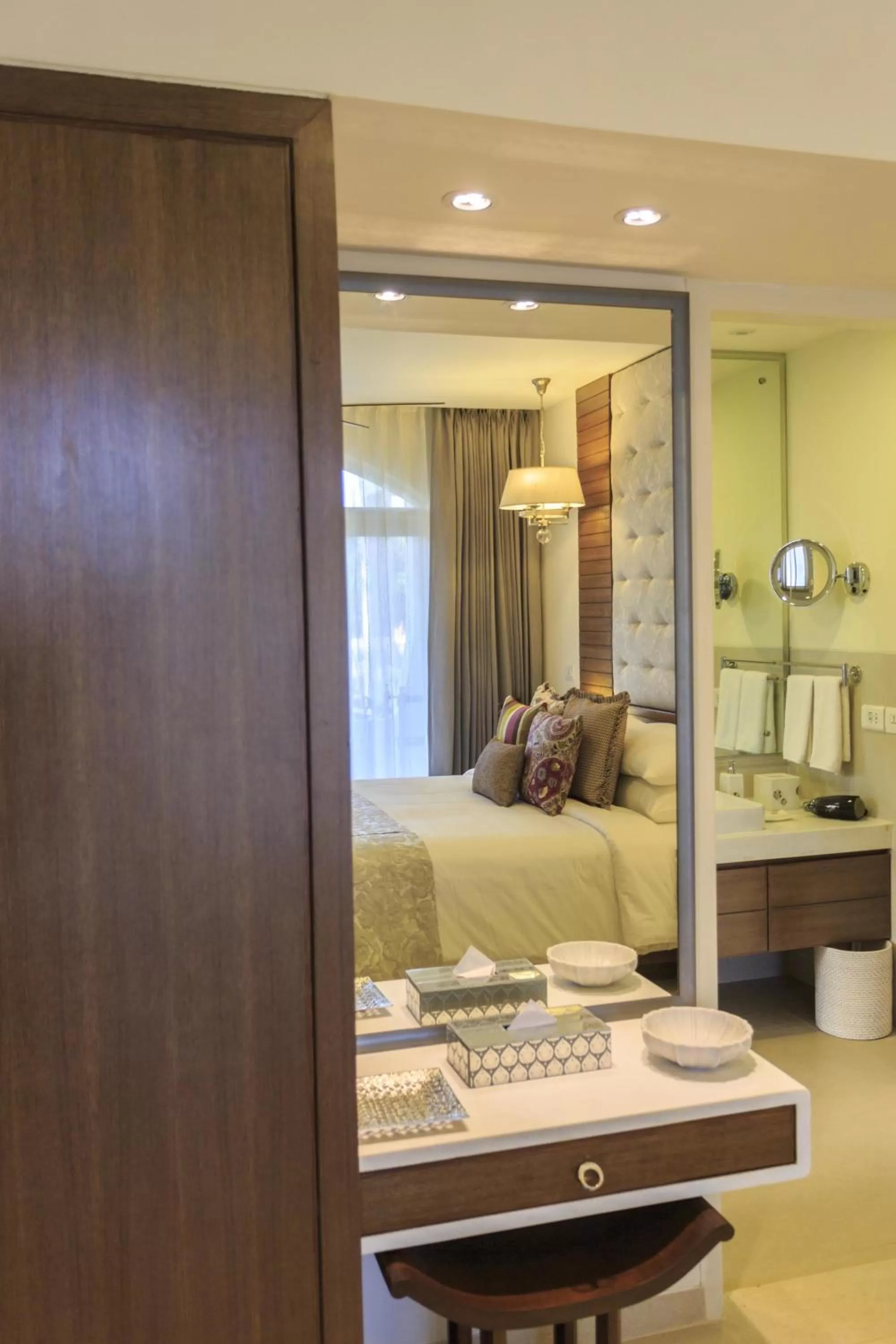 Photo of the whole room, Bed in Acron Waterfront Resort