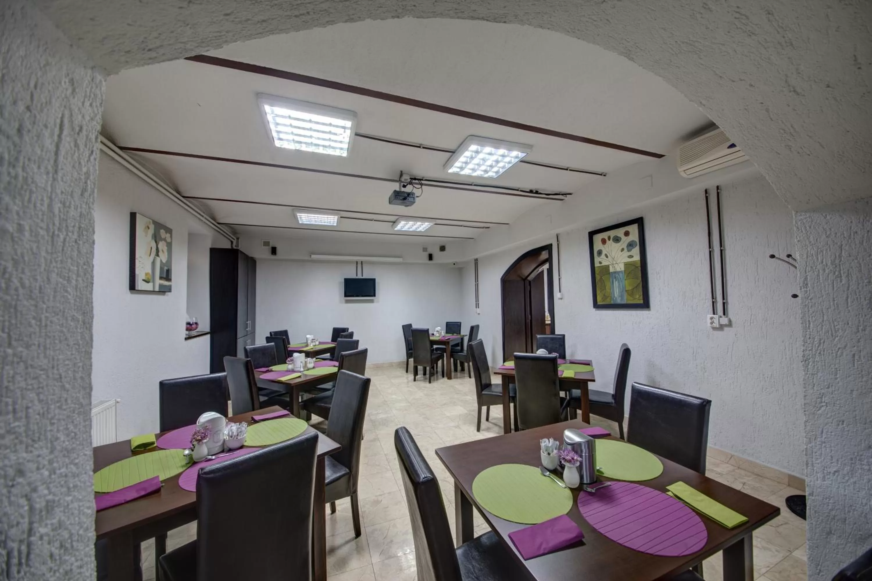 Restaurant/places to eat in Atrium Hotel Ateneu City Center