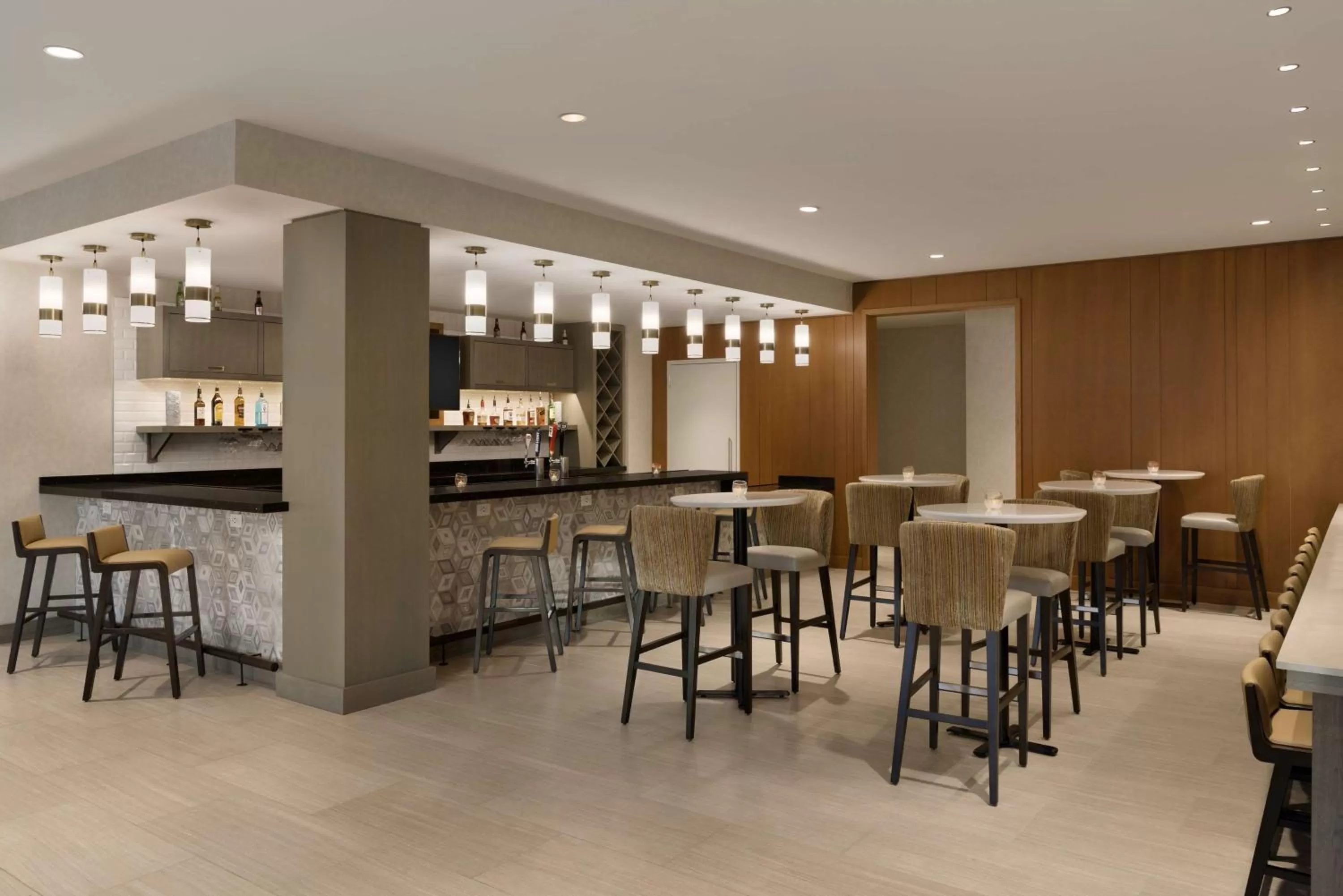 Lounge or bar in Hilton Garden Inn Newtown Square Radnor